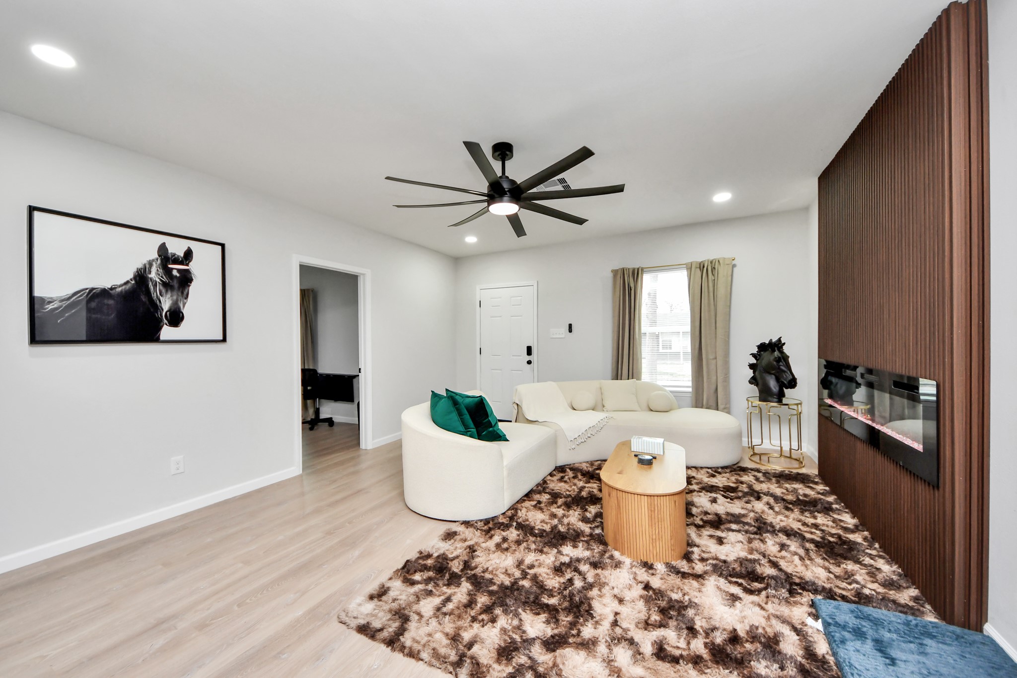 2811 Winbern Street Property Photo 2