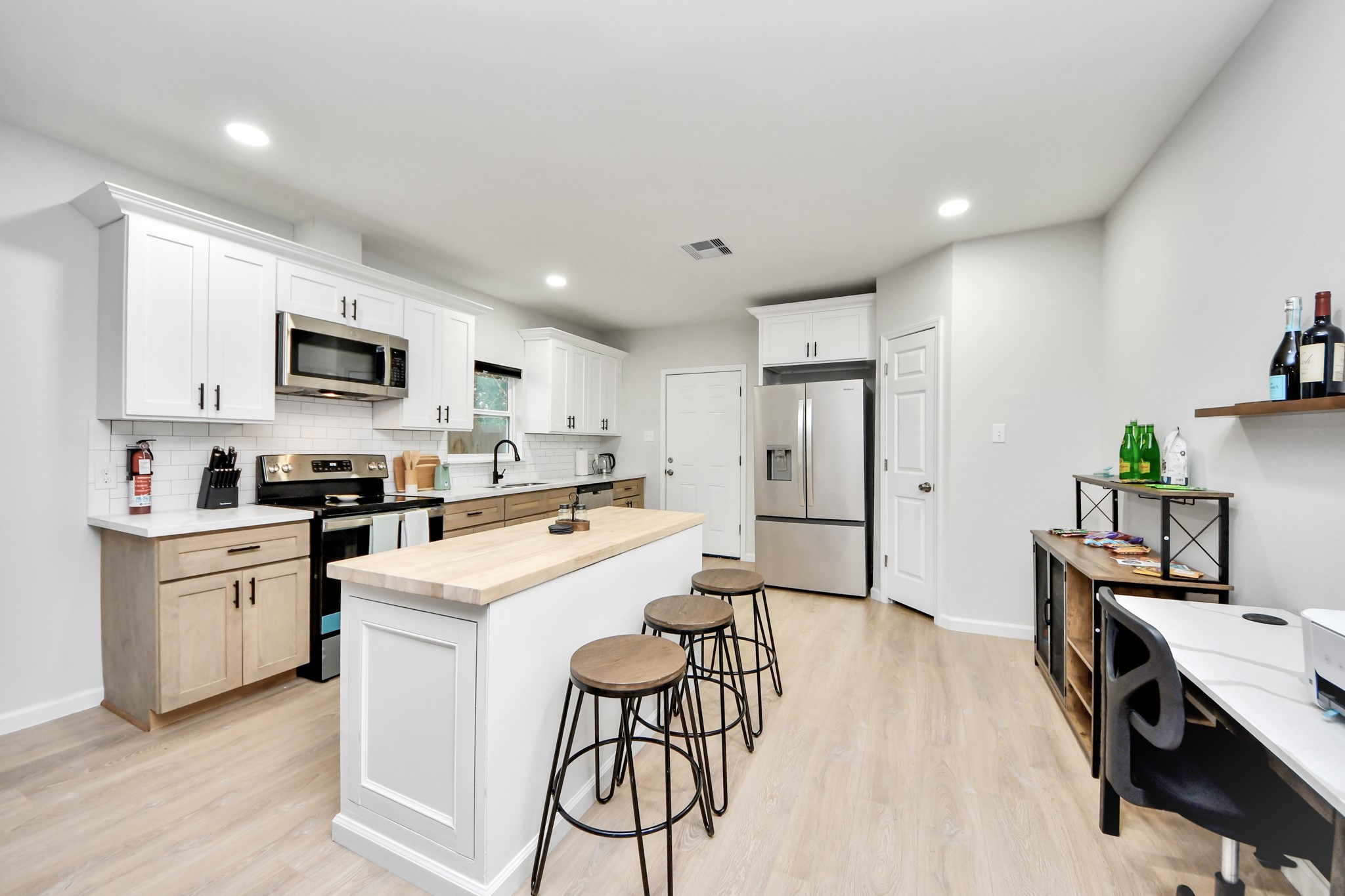 2811 Winbern Street Property Photo 4