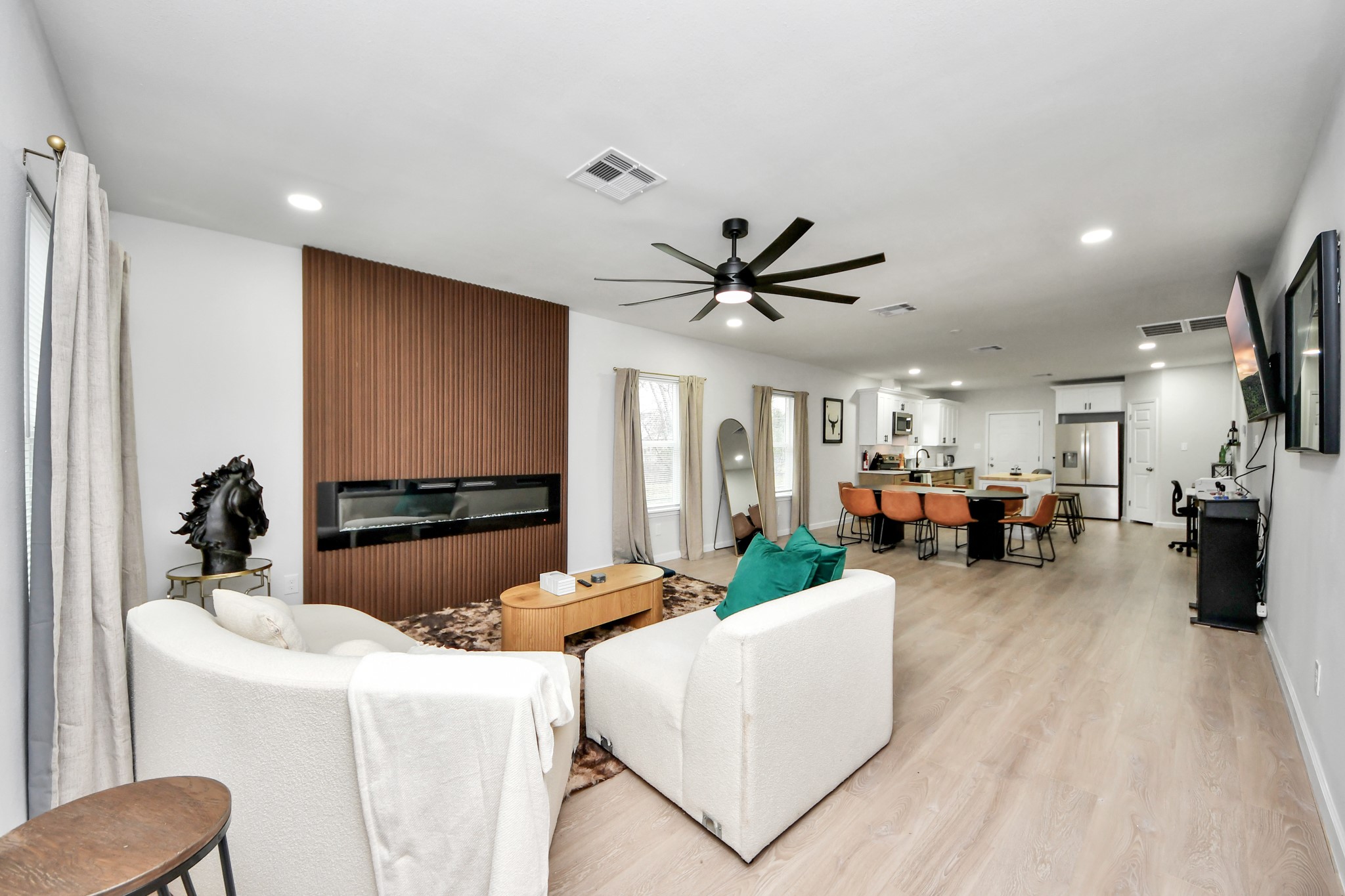 2811 Winbern Street Property Photo 6