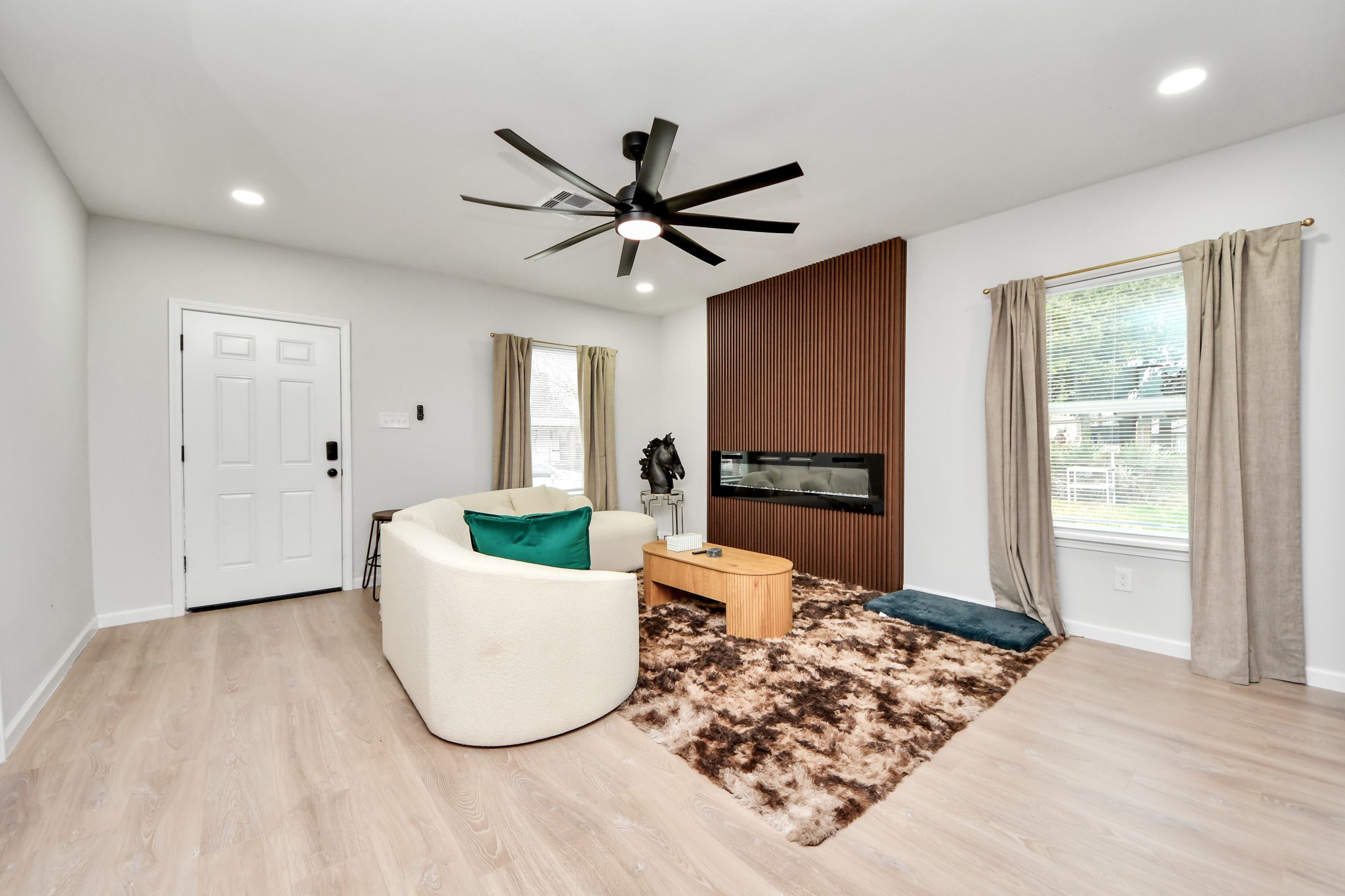2811 Winbern Street Property Photo 7