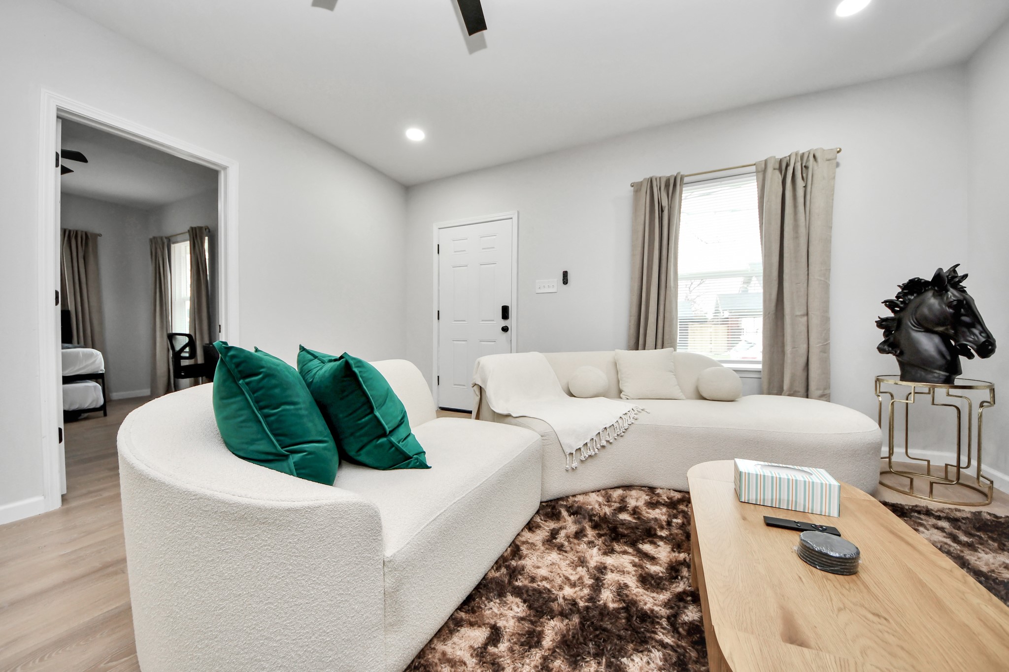 2811 Winbern Street Property Photo 8