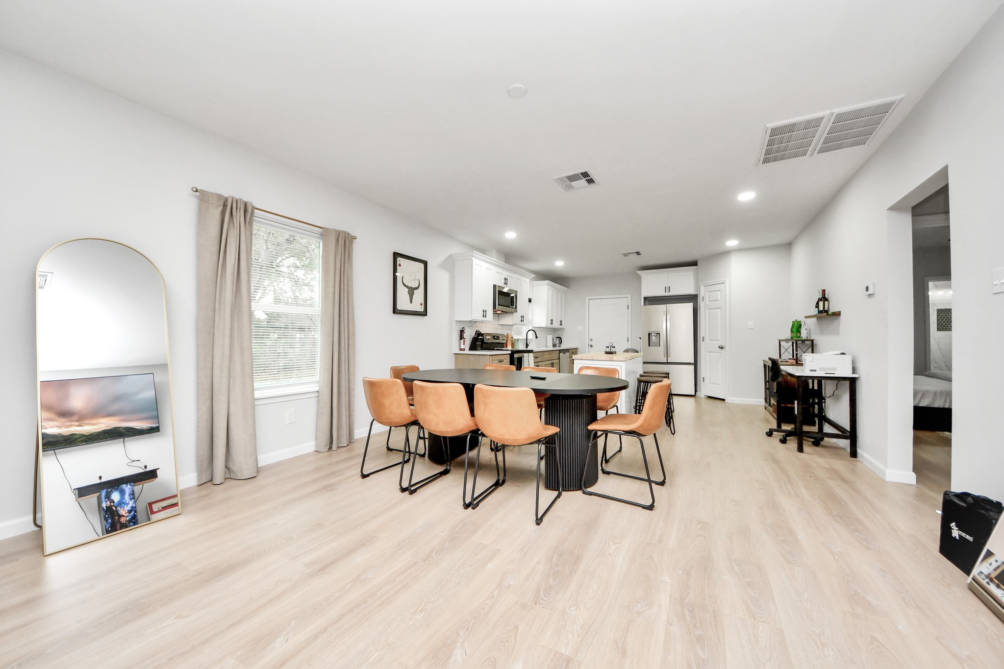 2811 Winbern Street Property Photo 9
