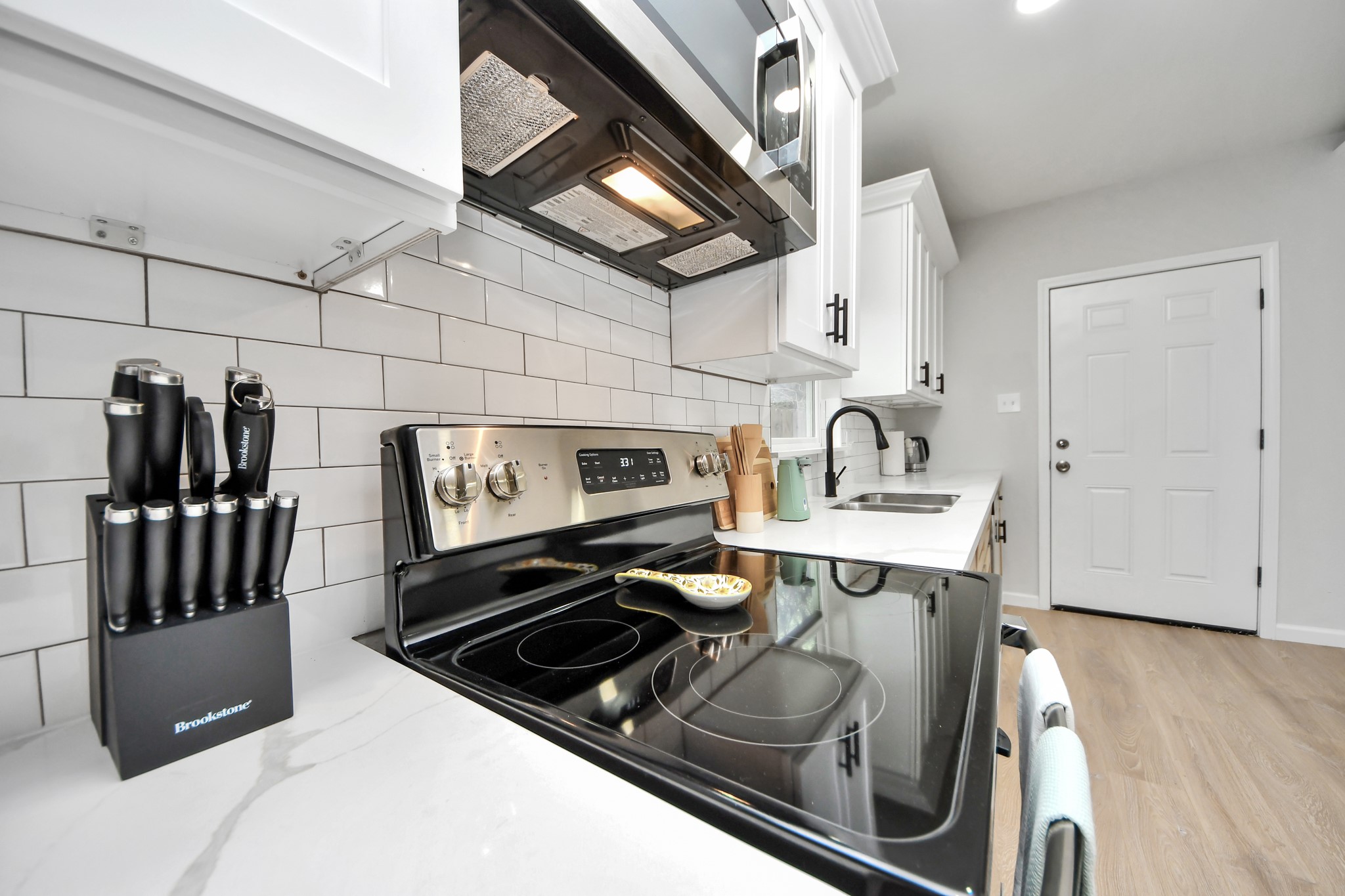 2811 Winbern Street Property Photo 18