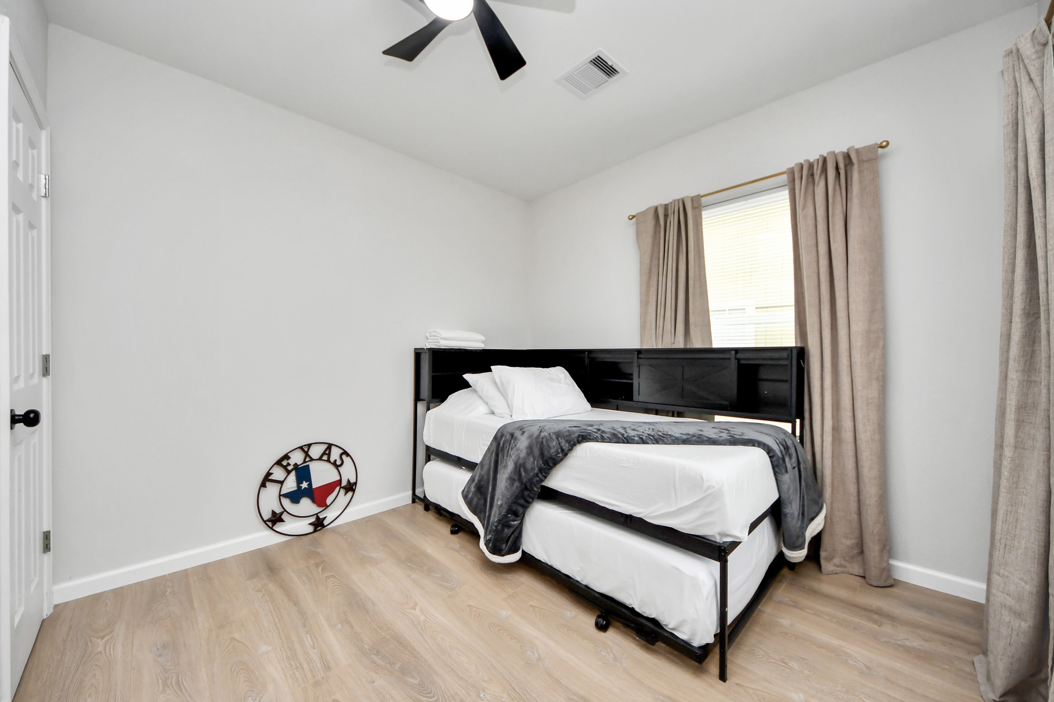 2811 Winbern Street Property Photo 21