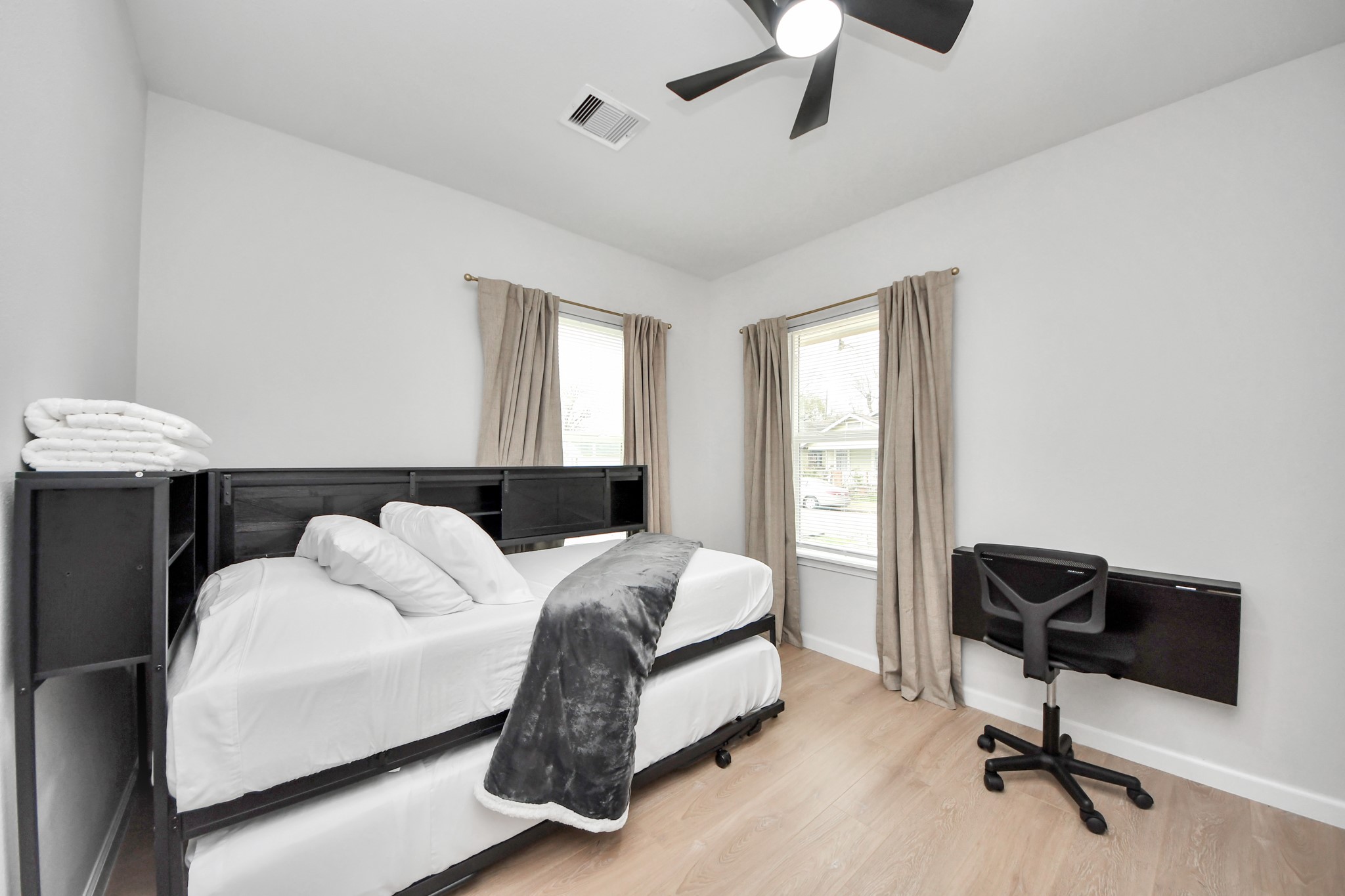 2811 Winbern Street Property Photo 22