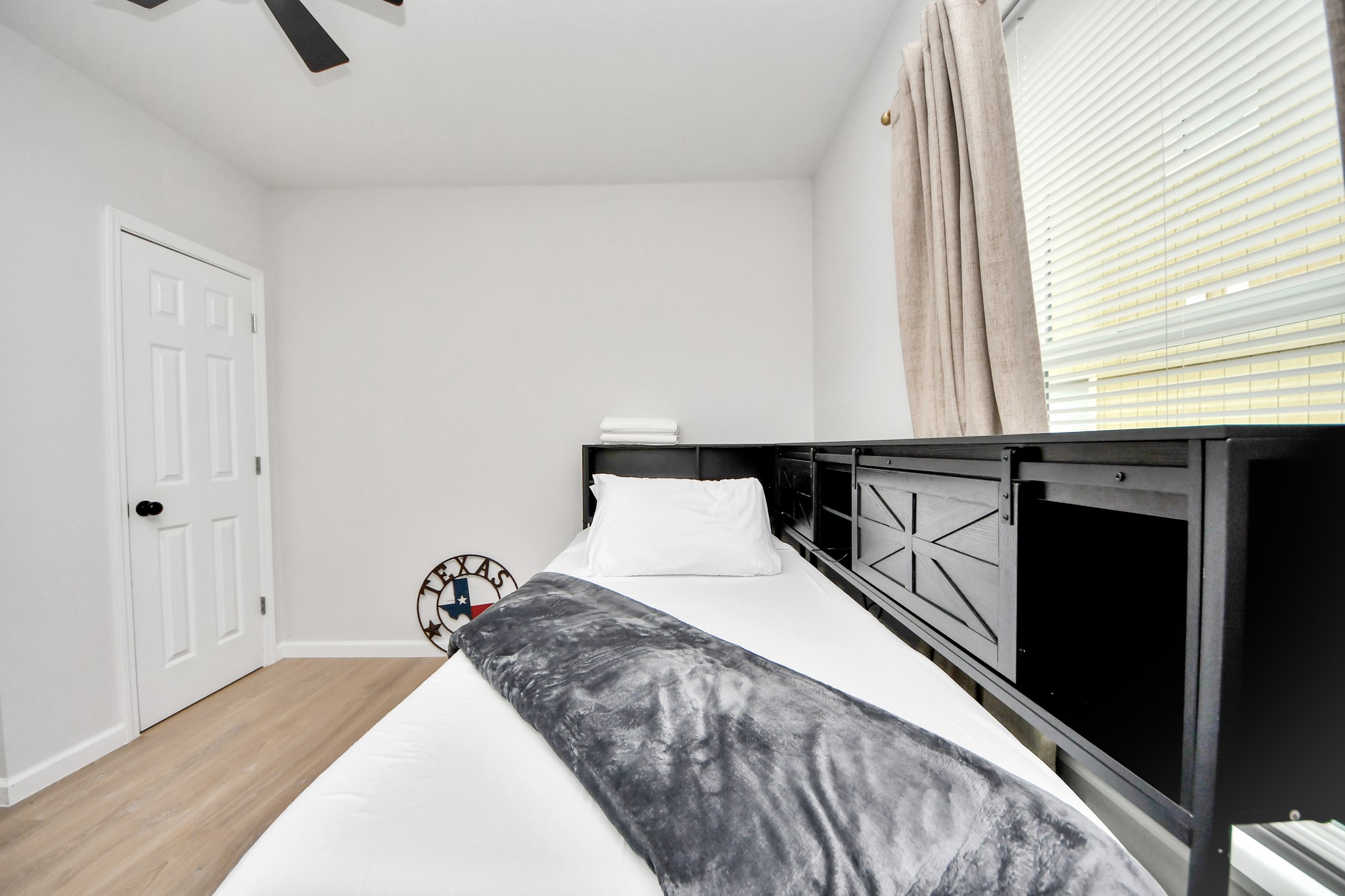 2811 Winbern Street Property Photo 24