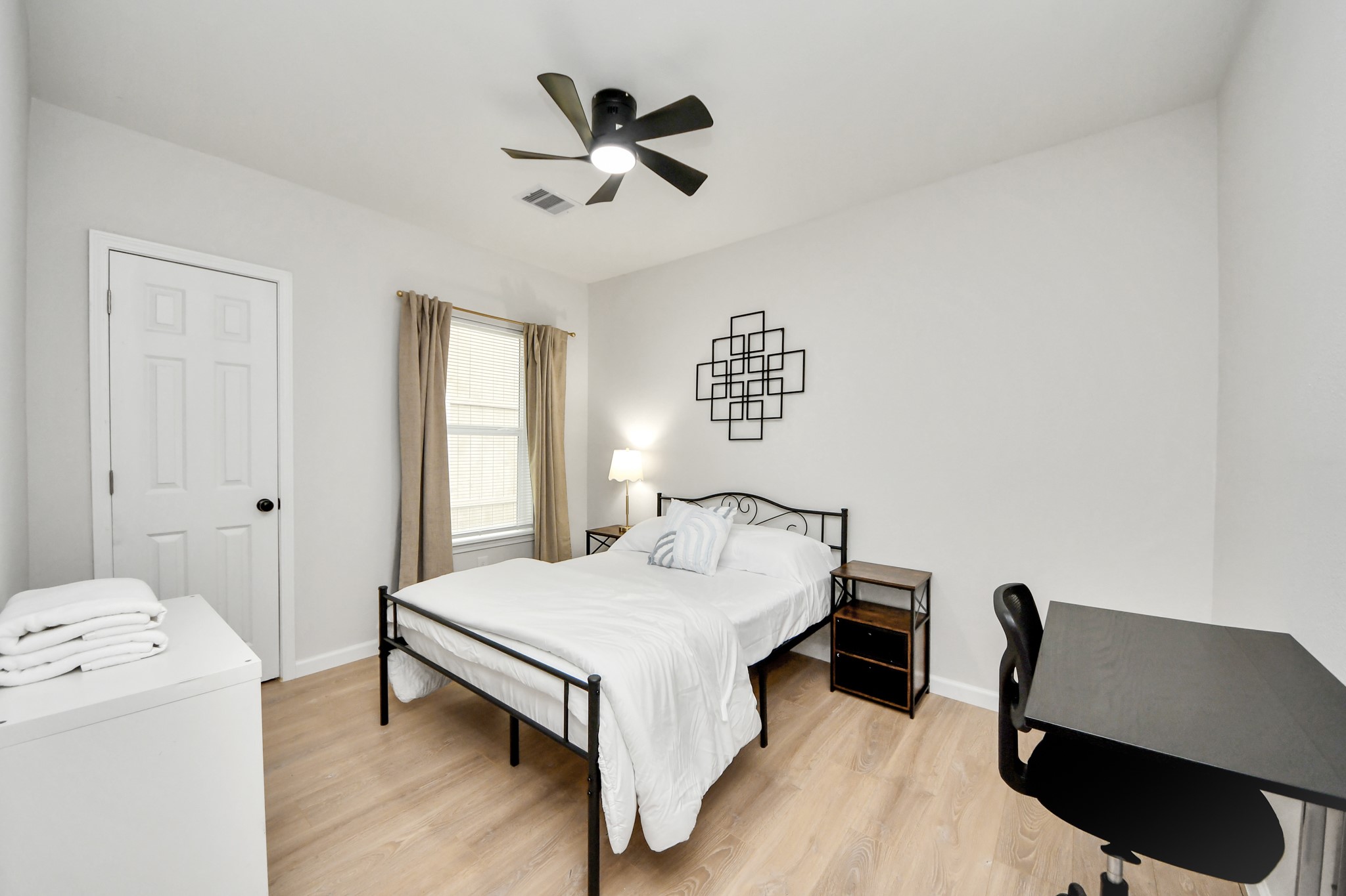 2811 Winbern Street Property Photo 25