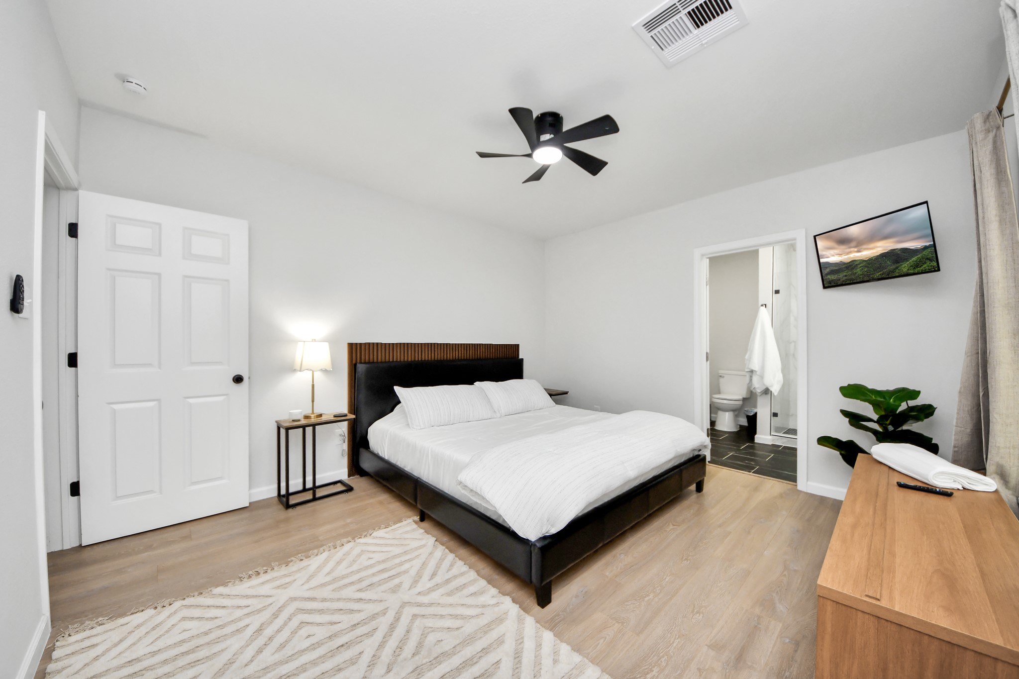 2811 Winbern Street Property Photo 32