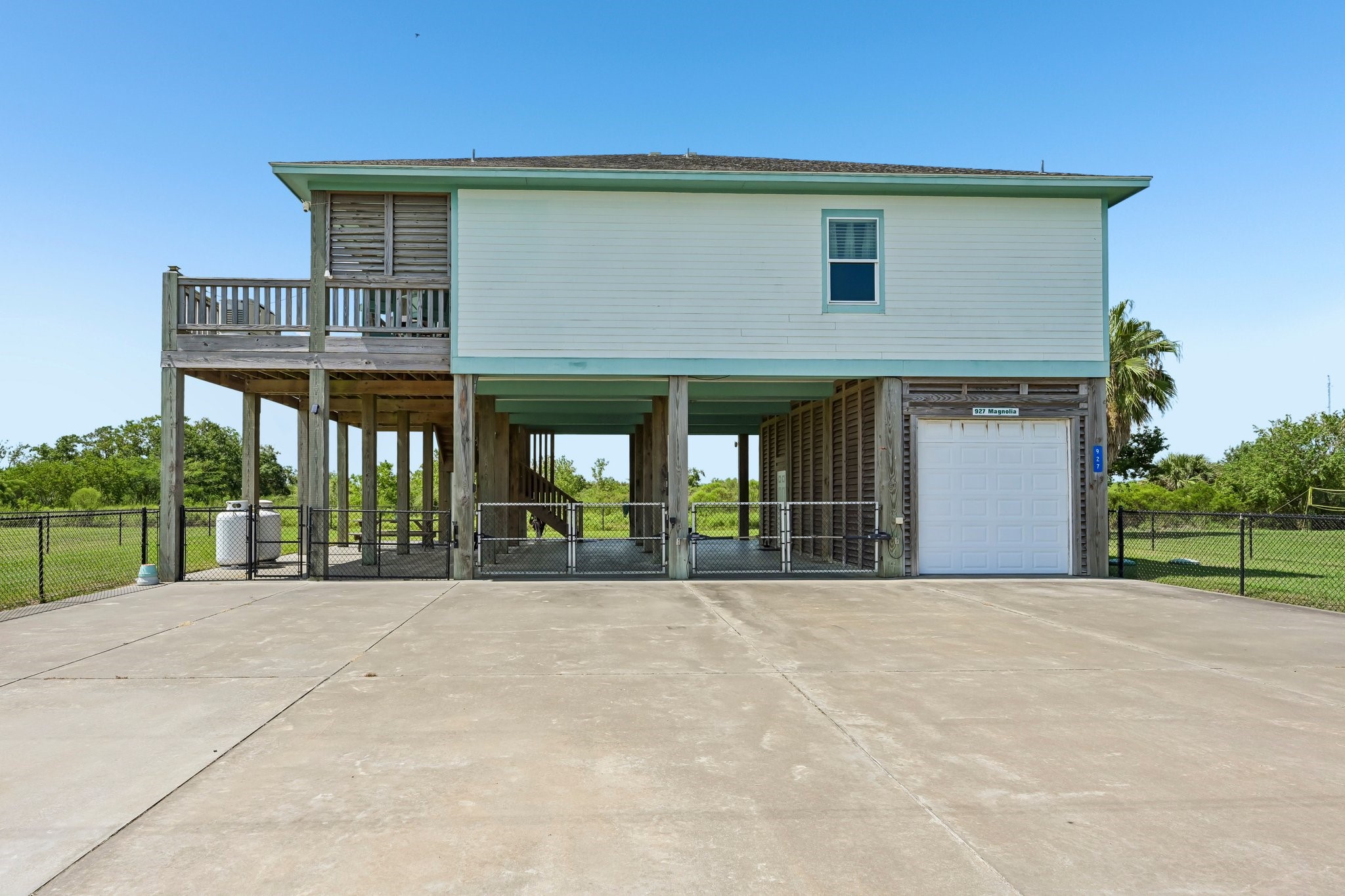 927 Magnolia Lane Property Photo 4