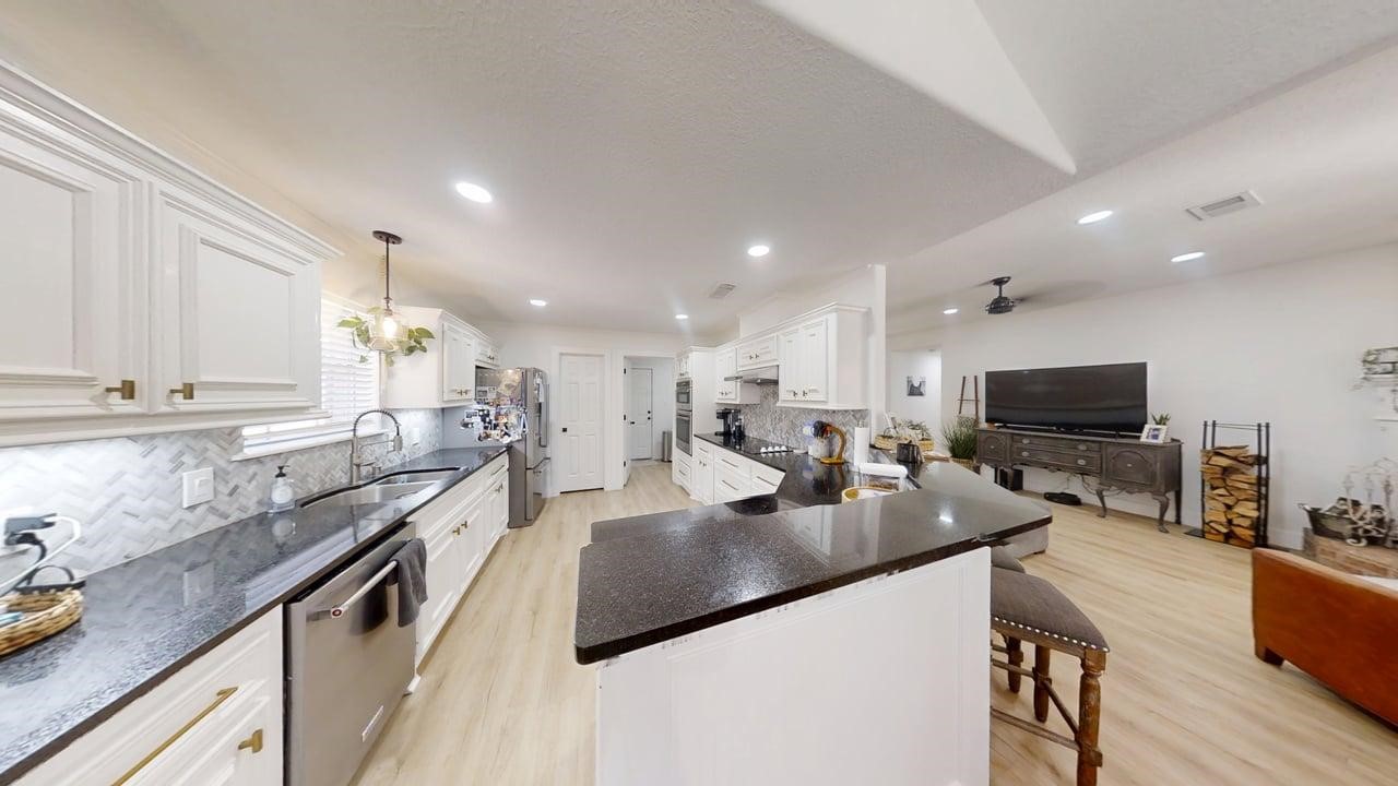 13934 Dolphin Drive Property Photo 11