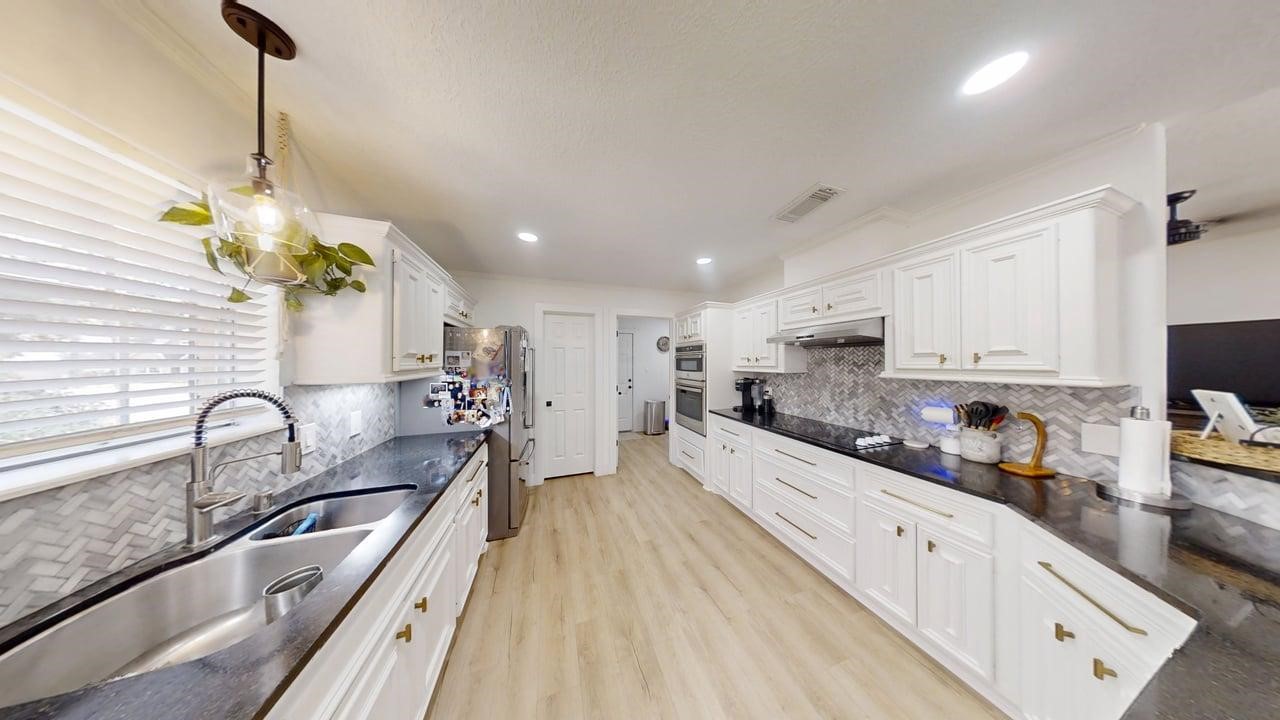 13934 Dolphin Drive Property Photo 12