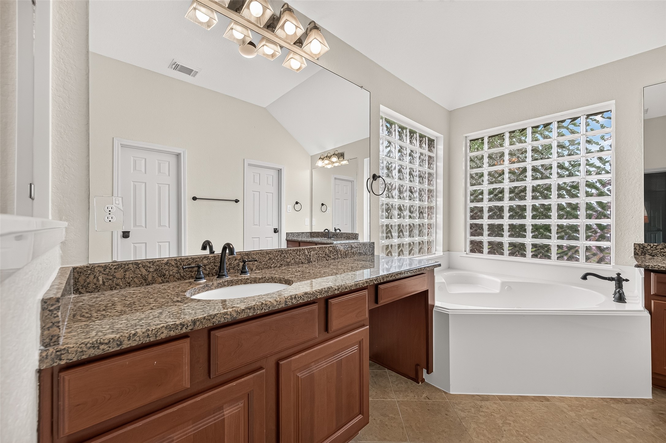 5242 Fountainbrook Lane Property Photo 40