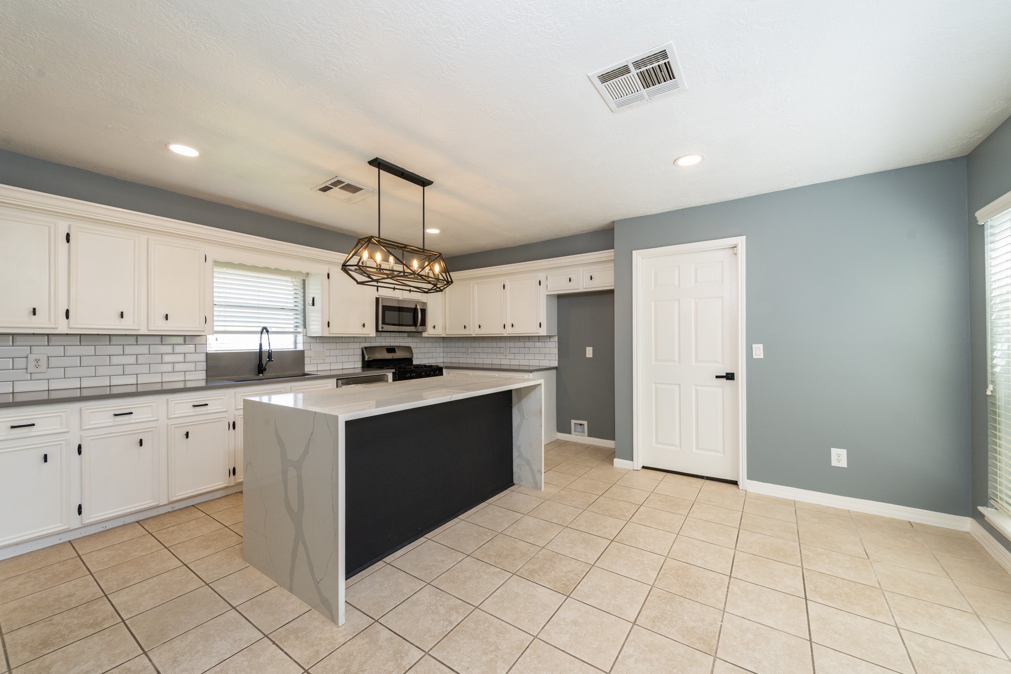 1022 White Sands Road Property Photo 4