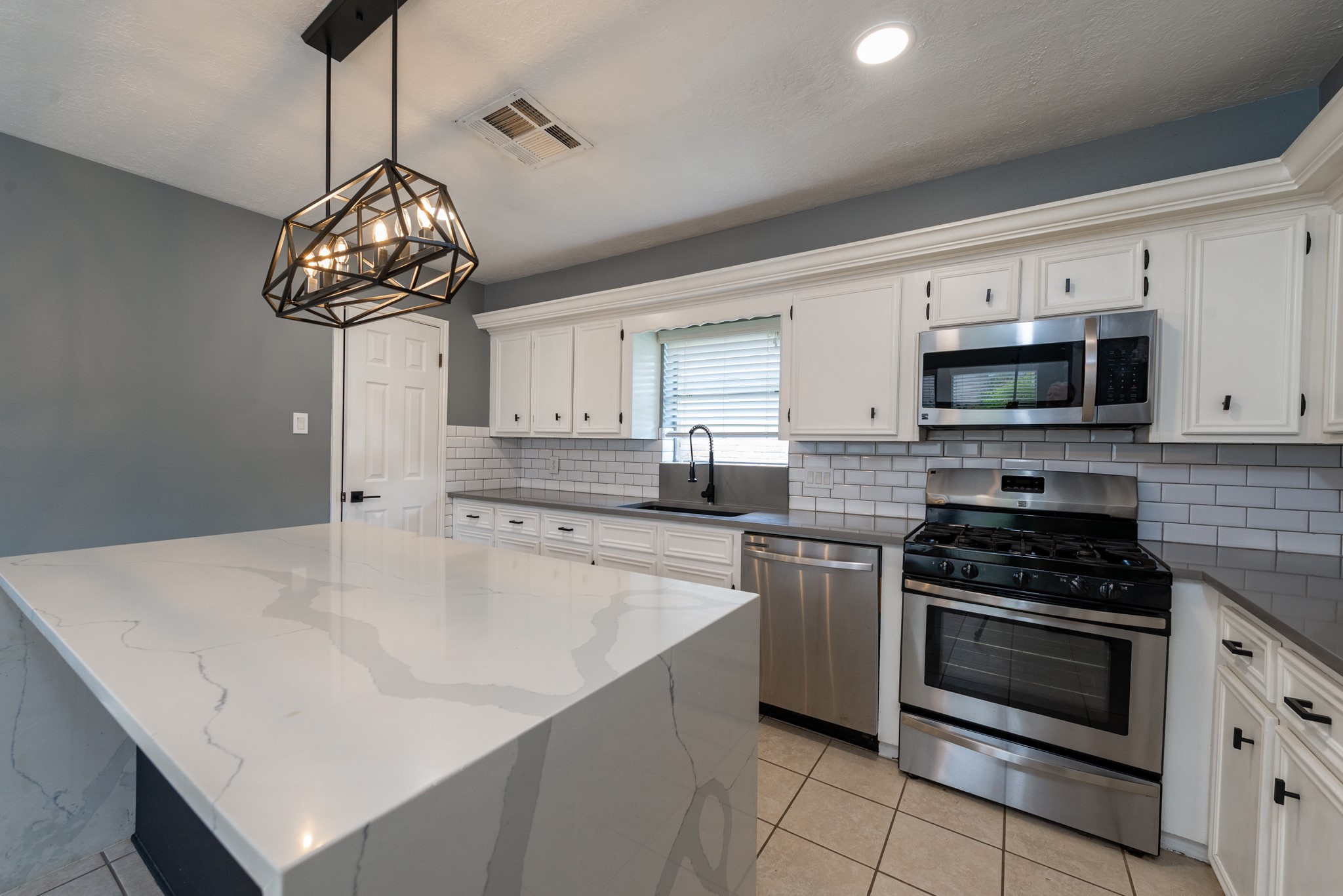1022 White Sands Road Property Photo 6