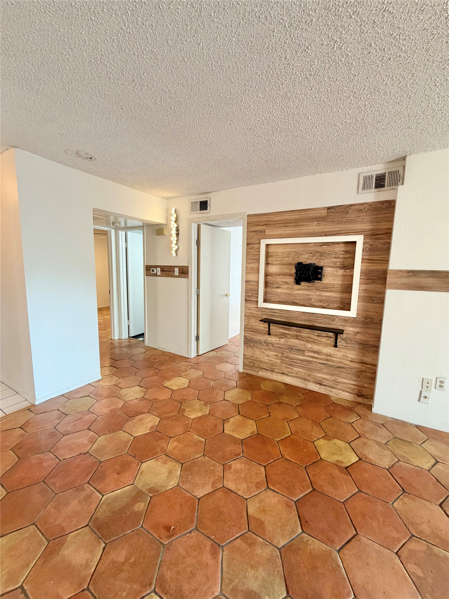 8281 Kingsbrook Road 256 Property Photo 6