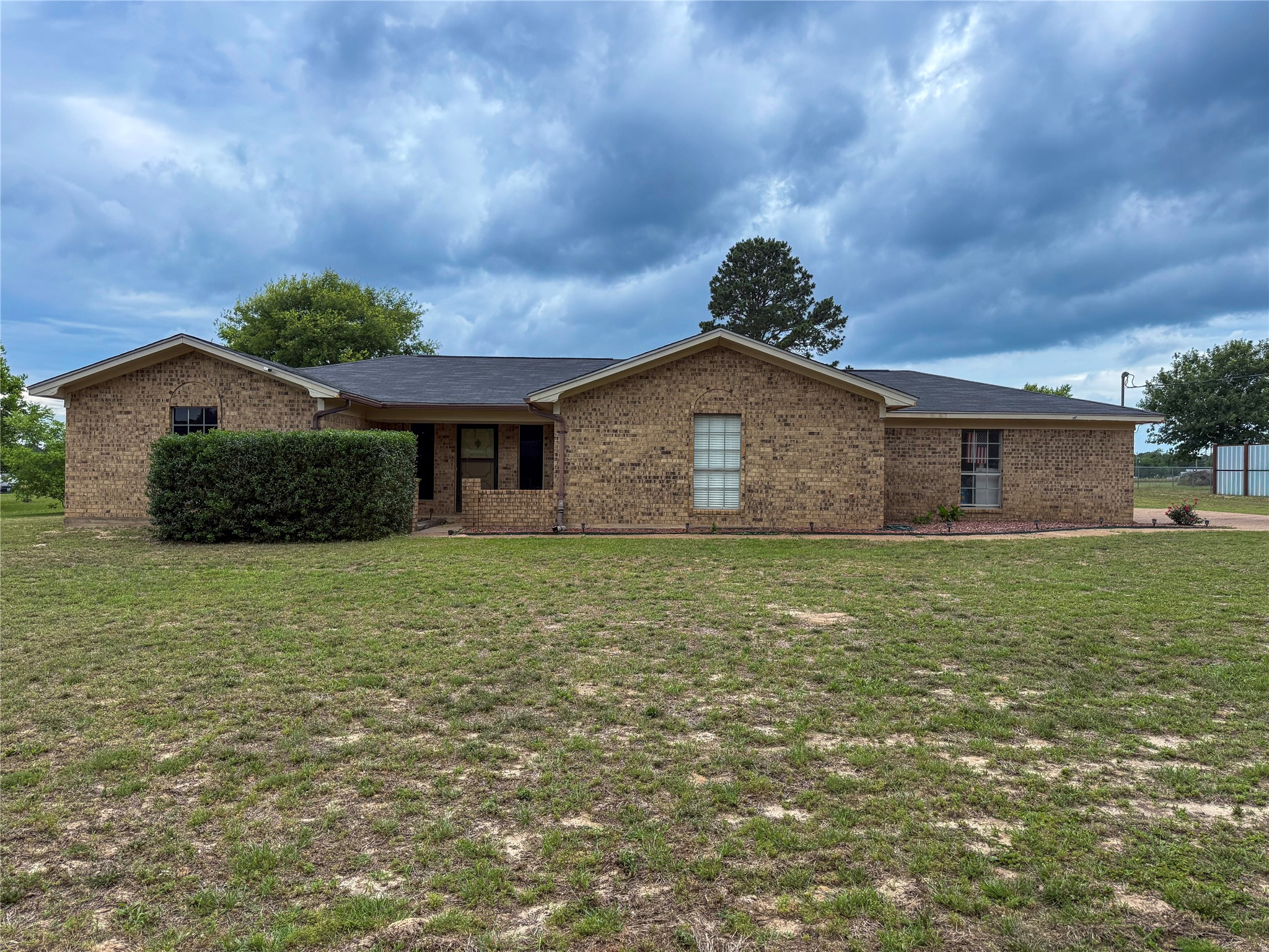 616 Lakeview Drive Property Photo 1