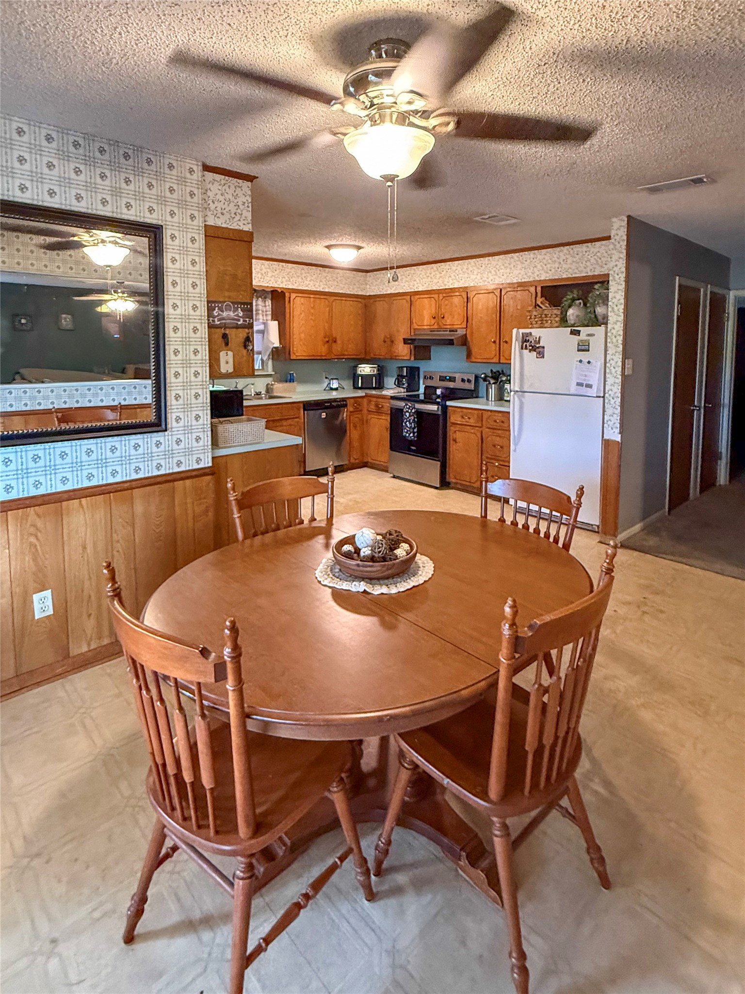 616 Lakeview Drive Property Photo 7