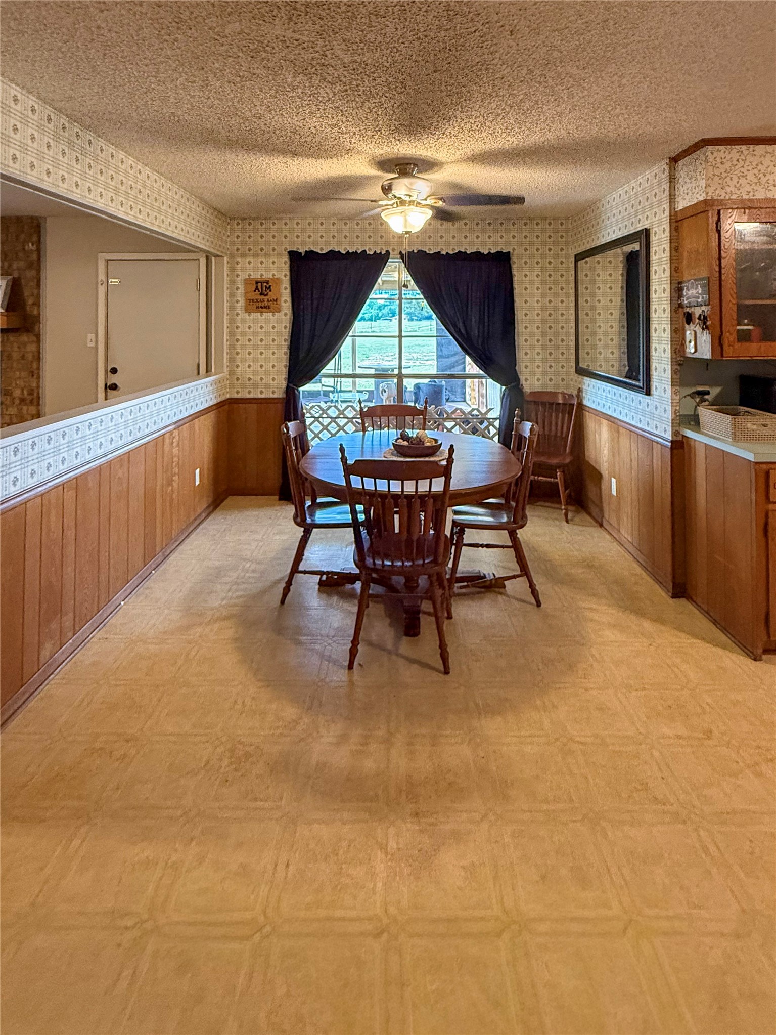 616 Lakeview Drive Property Photo 8
