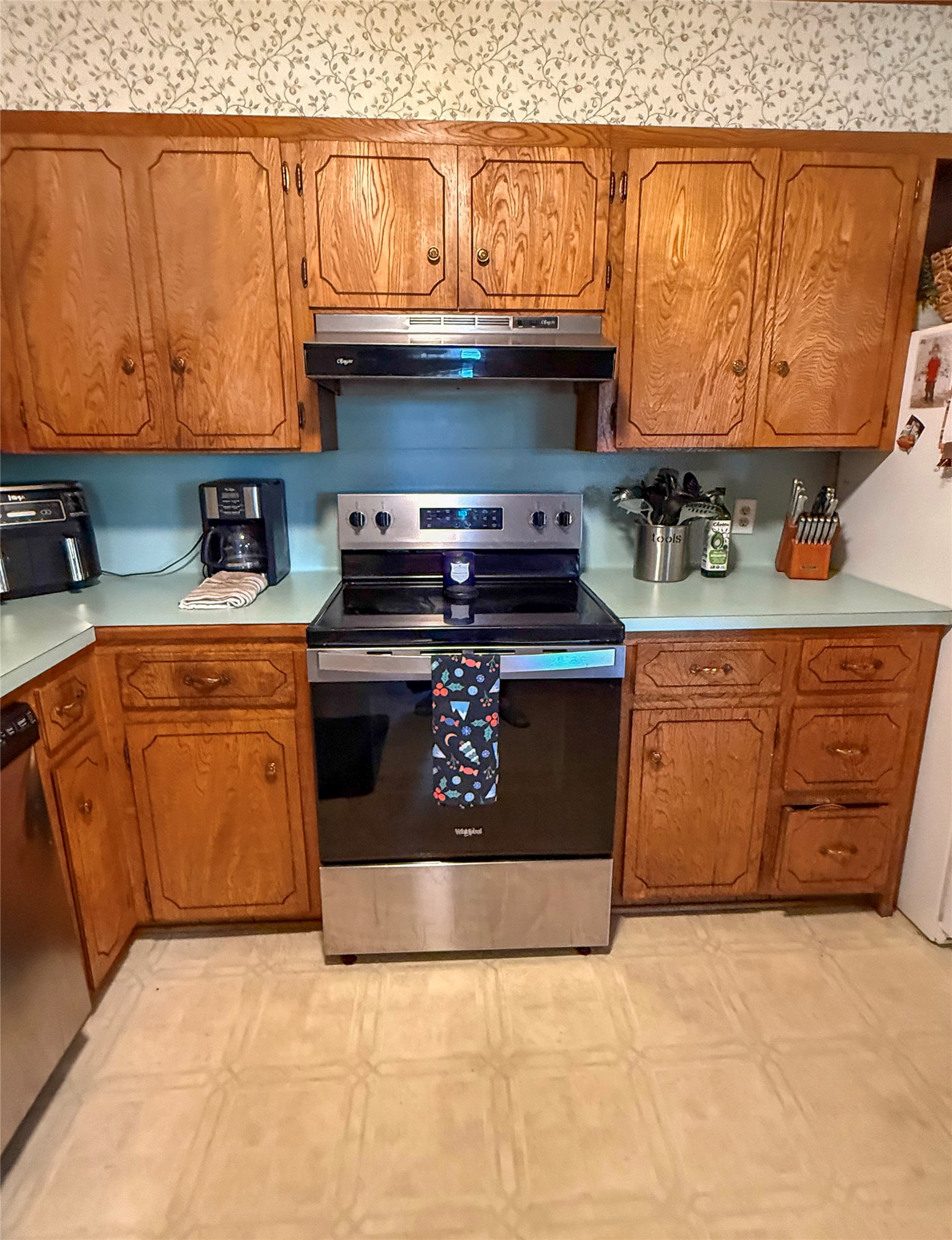 616 Lakeview Drive Property Photo 9