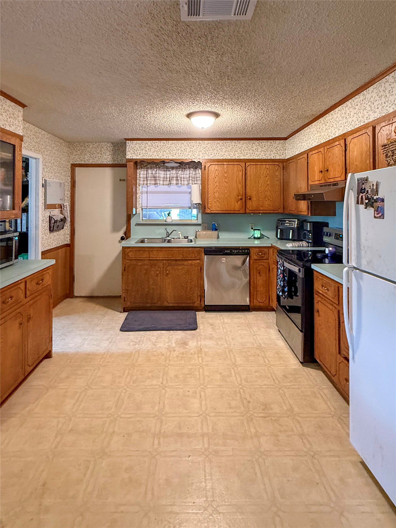 616 Lakeview Drive Property Photo 10