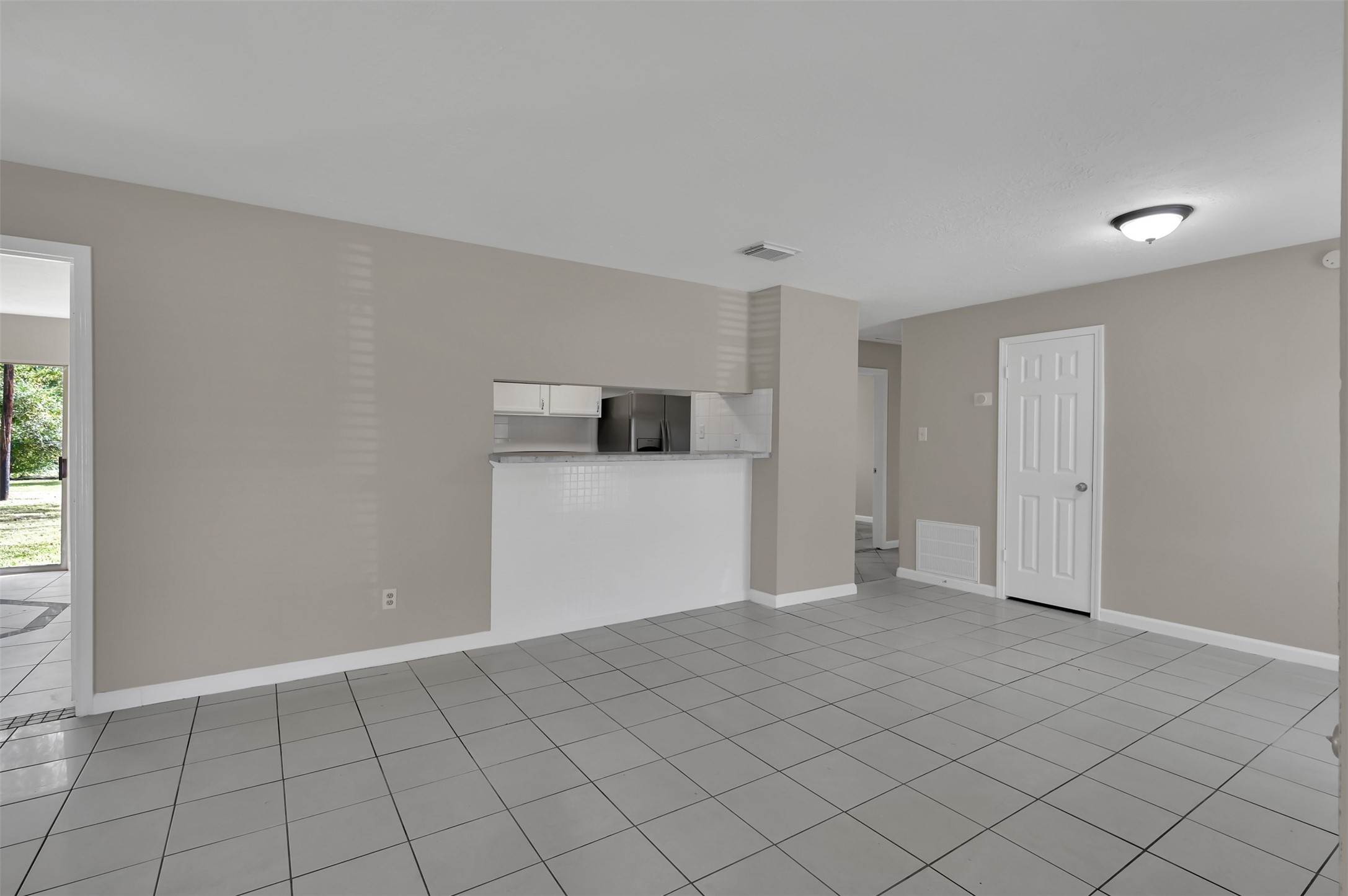 1018 Surrey Court Property Photo 7