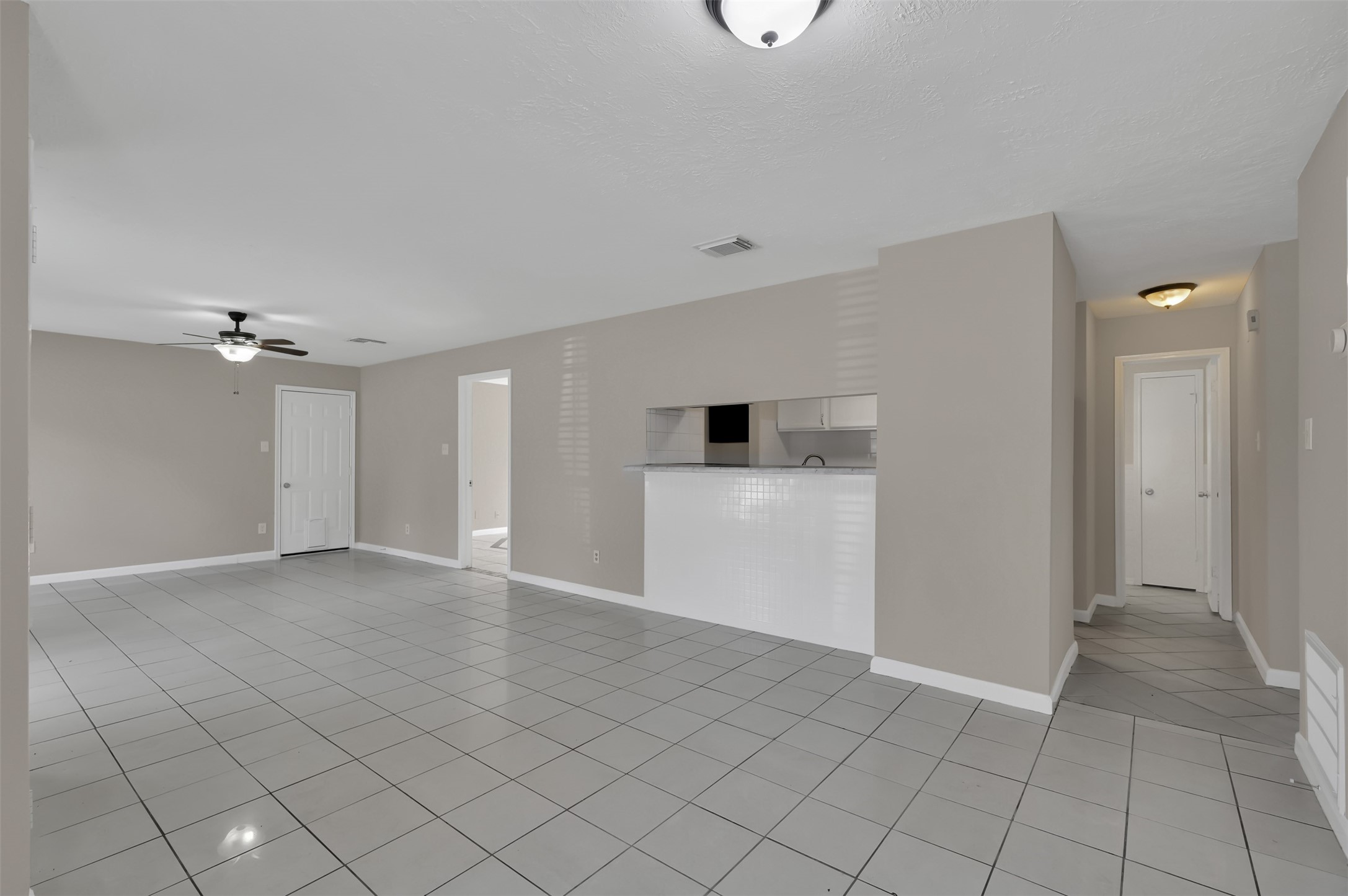 1018 Surrey Court Property Photo 8