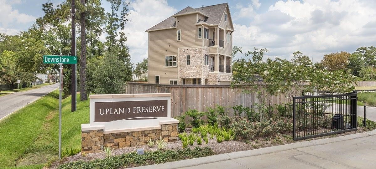 11021 Mikula Drive Property Photo 2