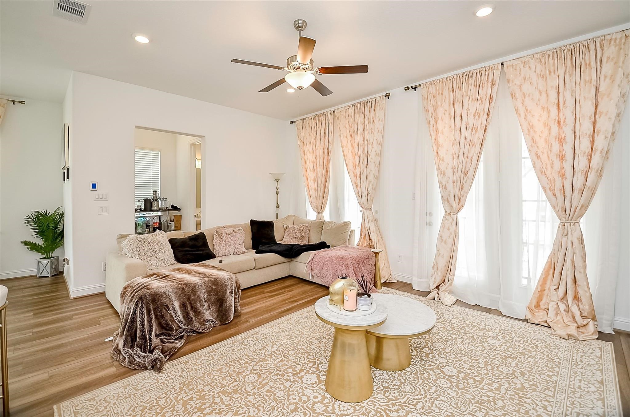 11021 Mikula Drive Property Photo 8