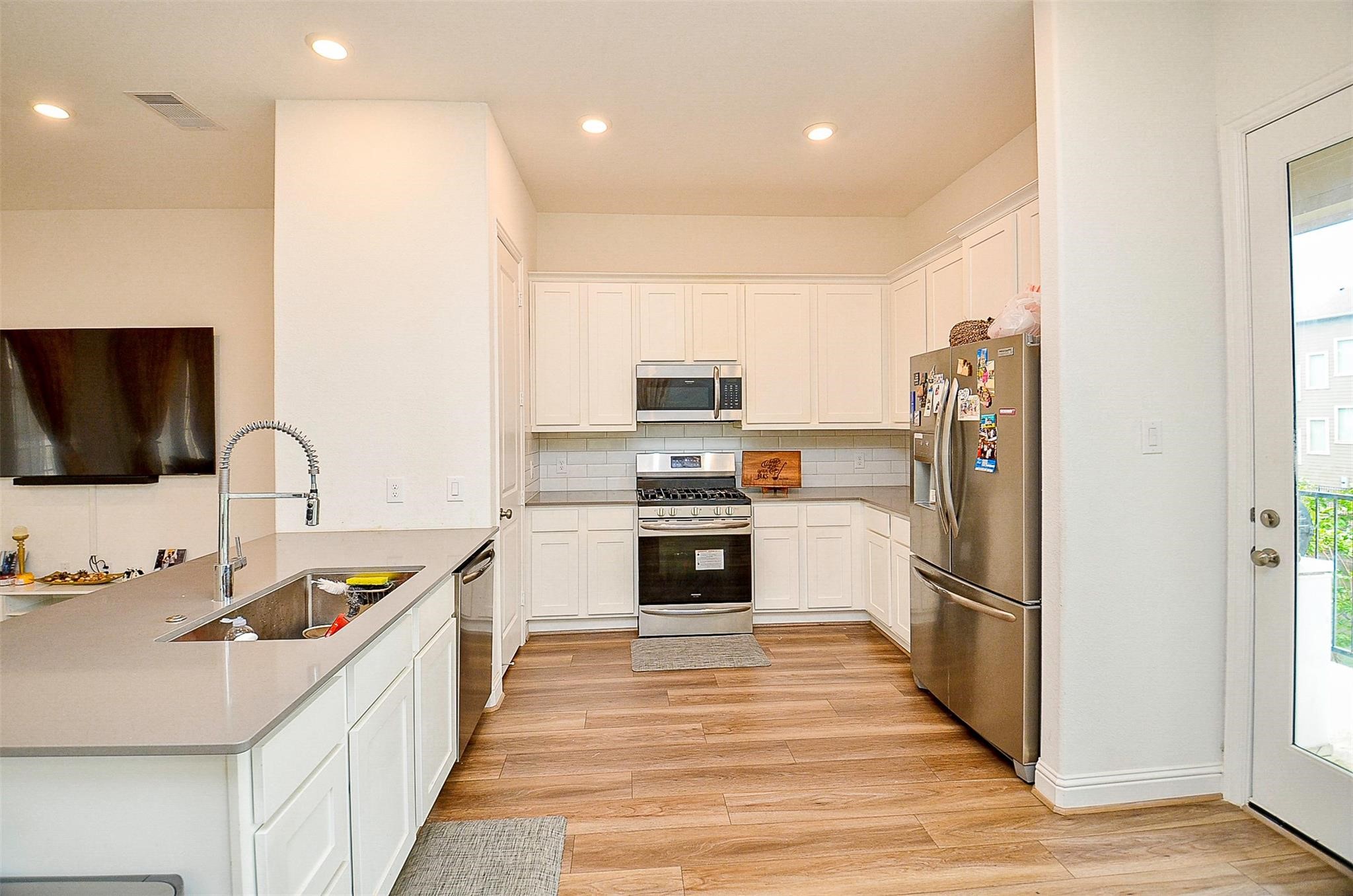 11021 Mikula Drive Property Photo 14