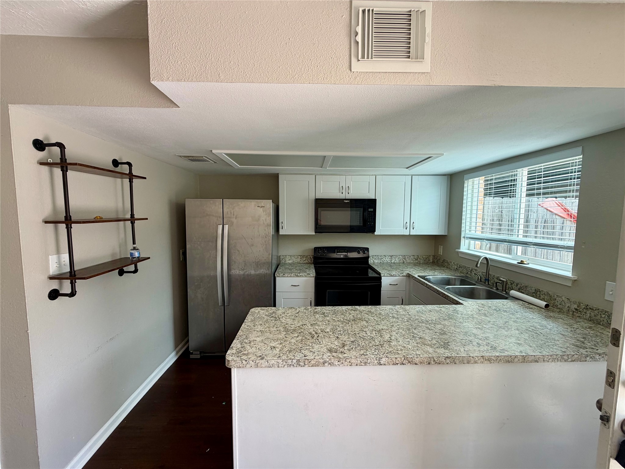 11525 Beechnut Street Property Photo 2