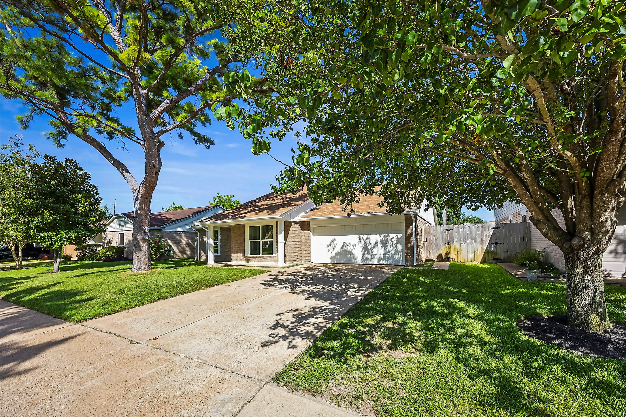 10814 Village Trail Drive Property Photo 1