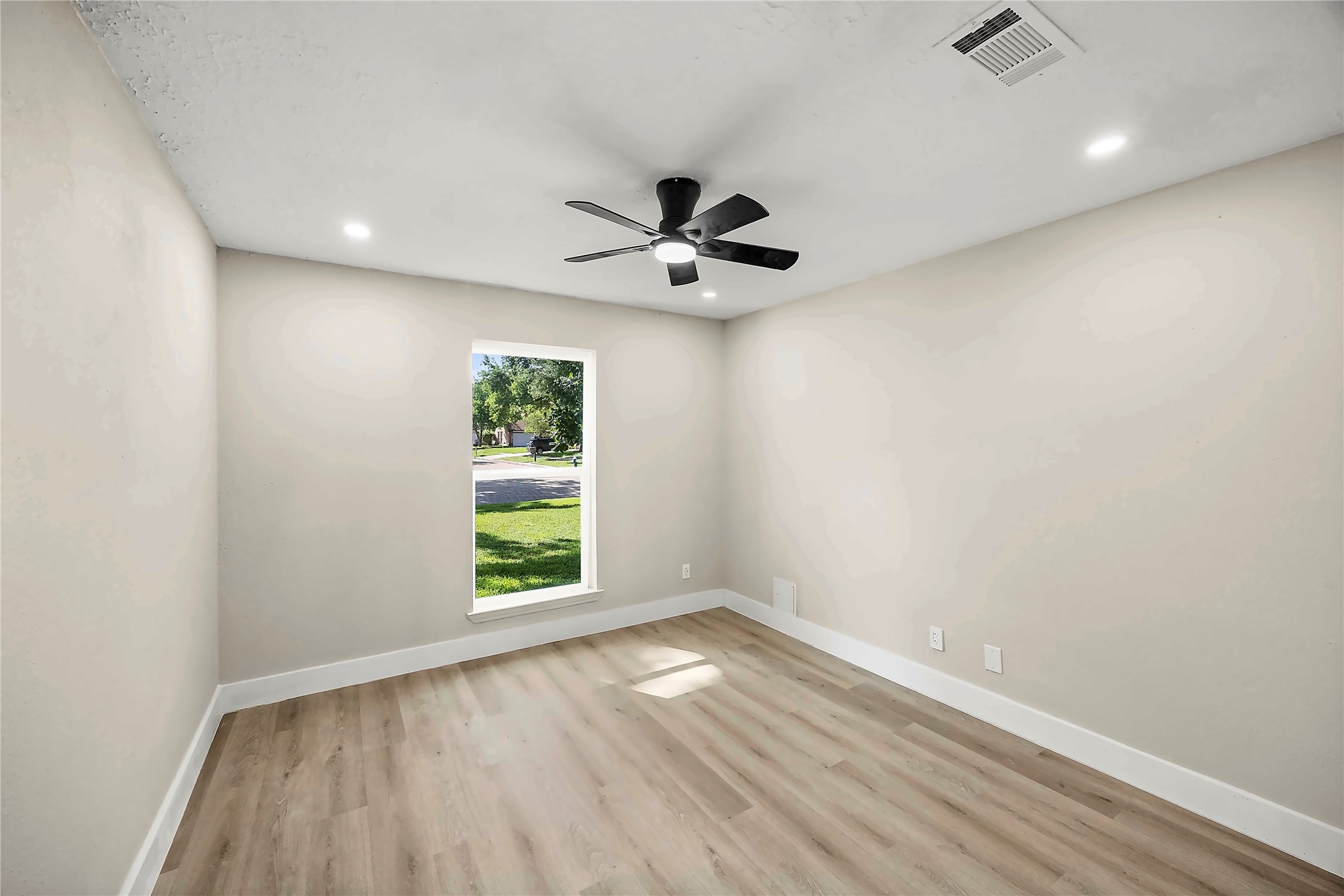 10814 Village Trail Drive Property Photo 4
