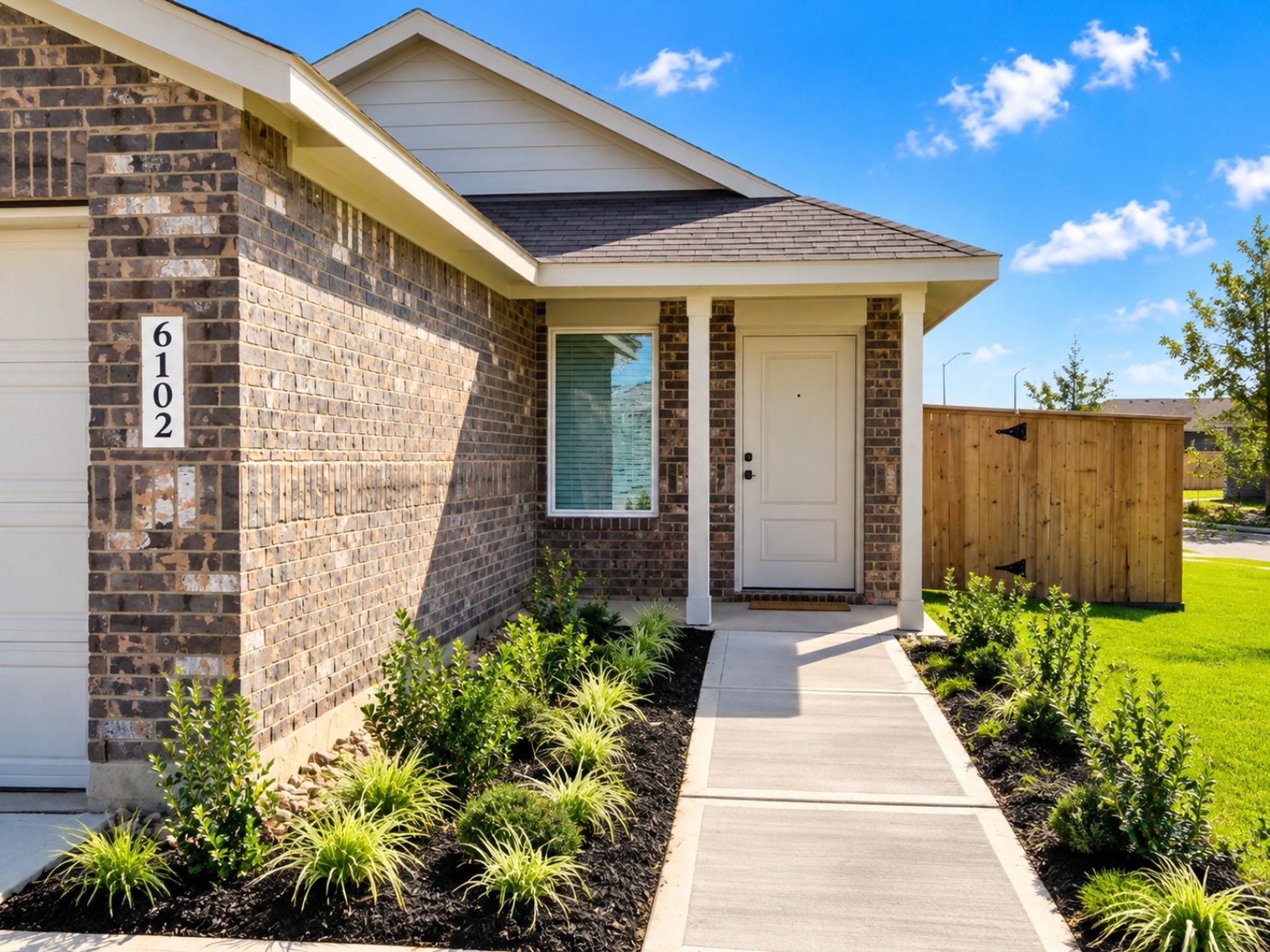 6102 Bayberry Blooms Lane Property Photo 5