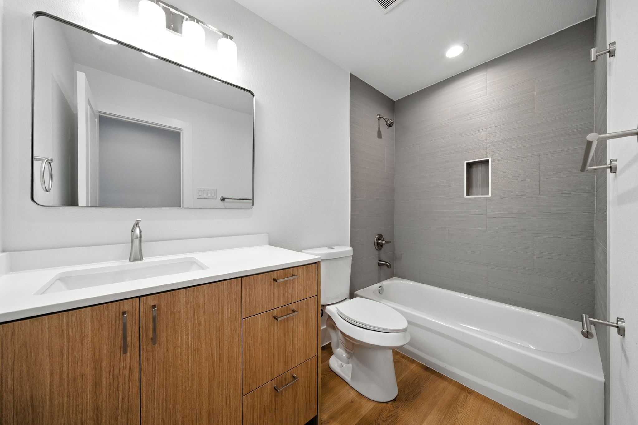 8114 Count Street B Property Photo 24