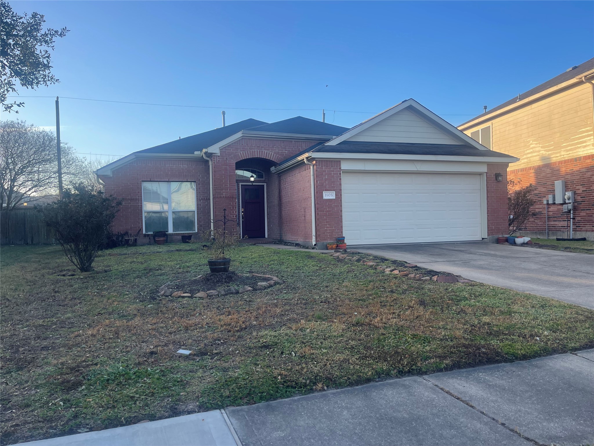 1903 Manor Drive Property Photo 1