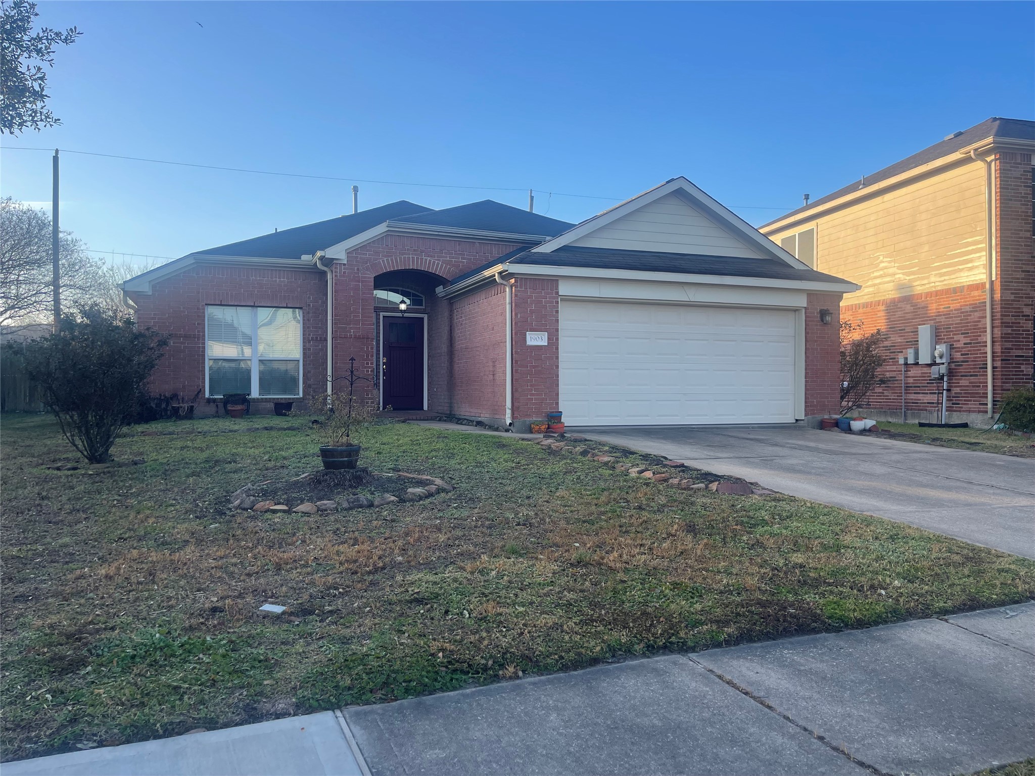 1903 Manor Drive Property Photo 2