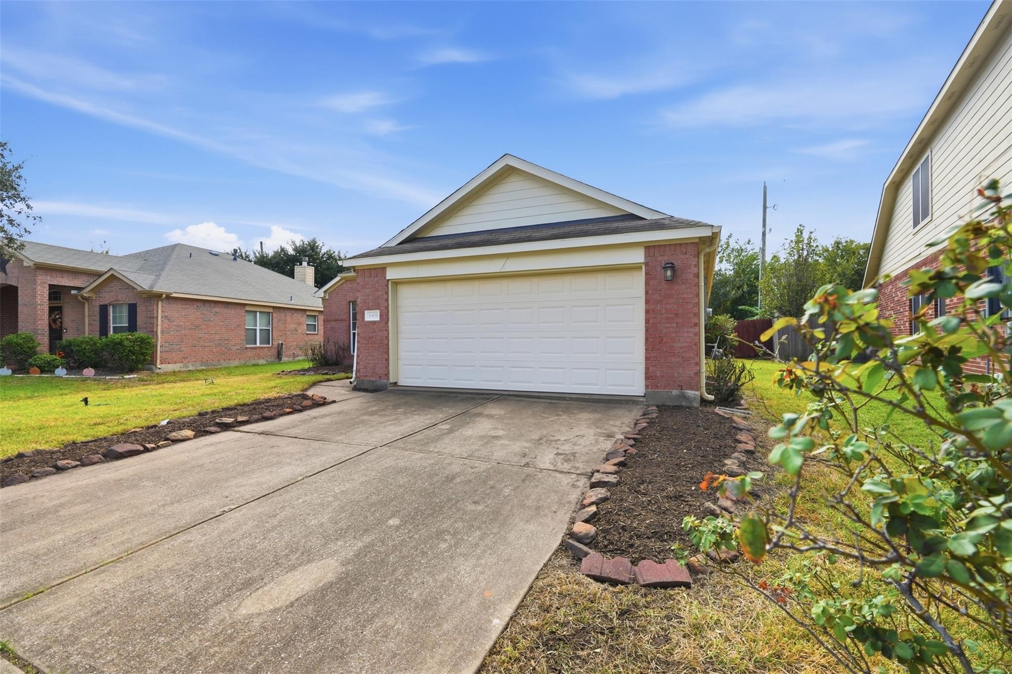 1903 Manor Drive, Baytown Tx 77521 Property Photo 3