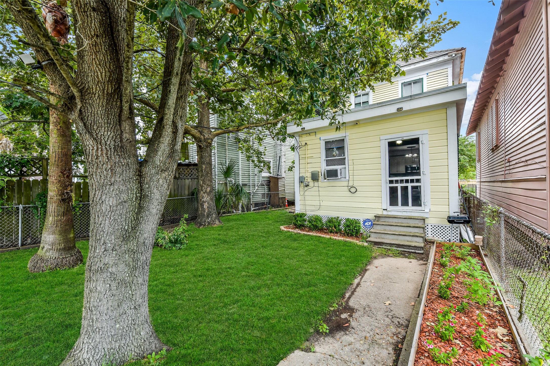 4506 Avenue K Property Photo 23