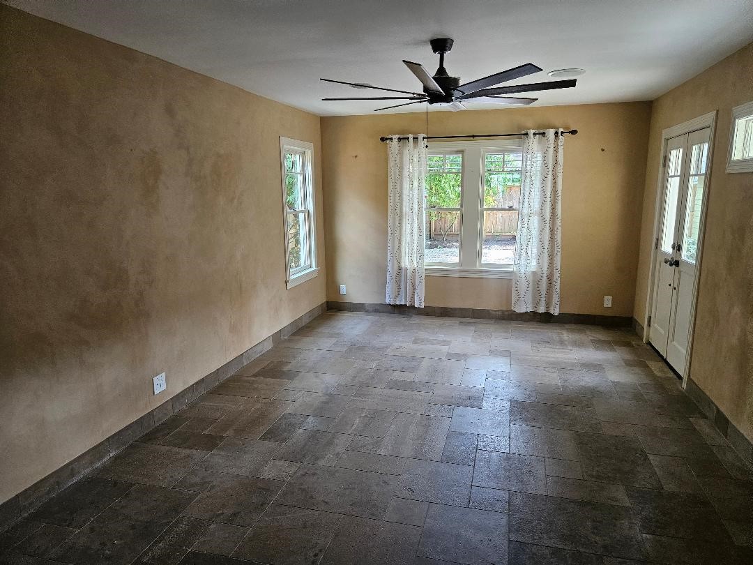 2709 Albans Road Property Photo 11