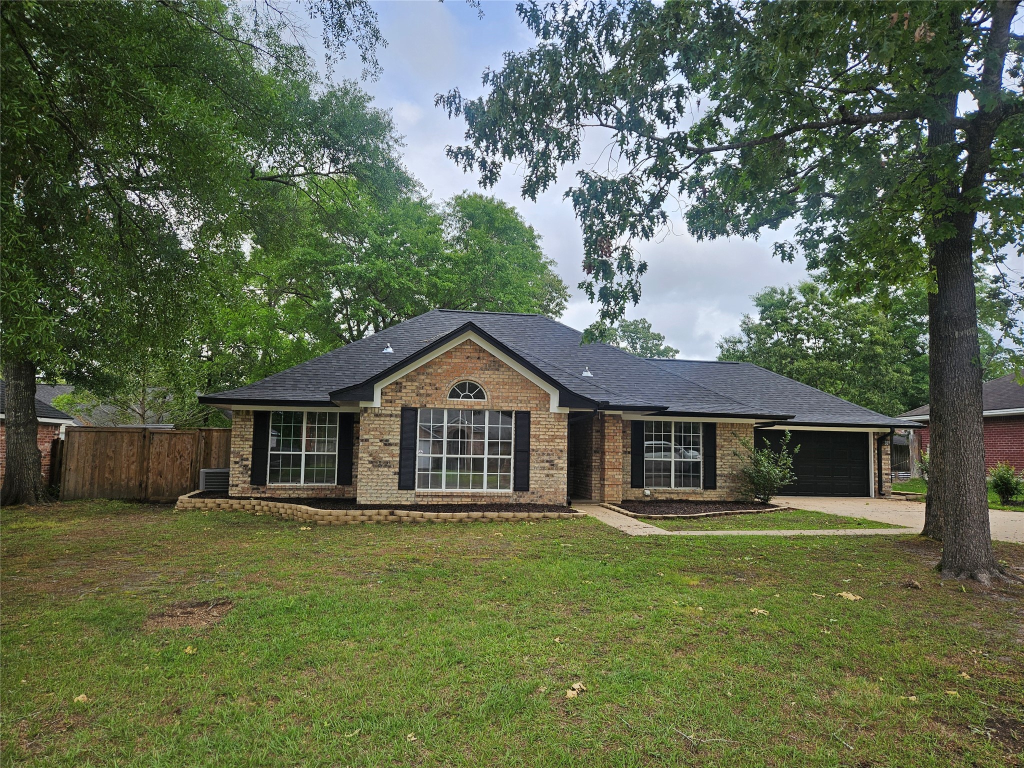 1002 Lindsey Ln Property Photo 1