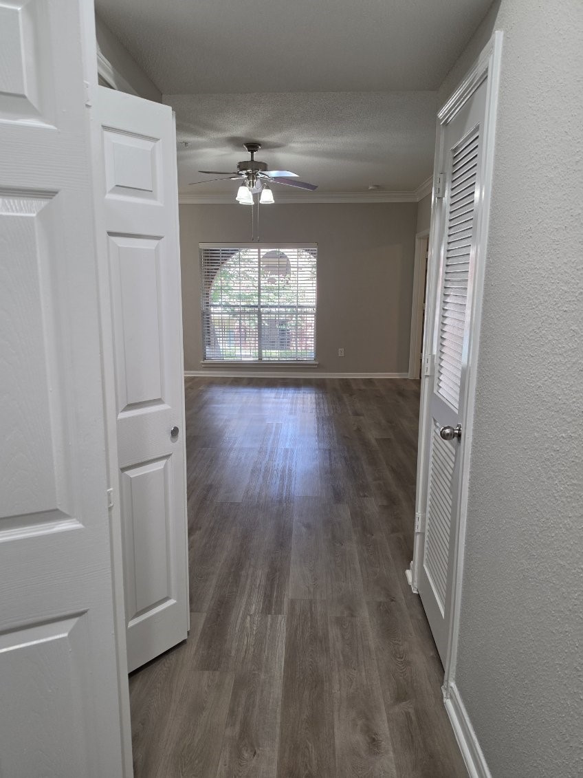 1919 Post Oak Park Drive 2208 Property Photo 2
