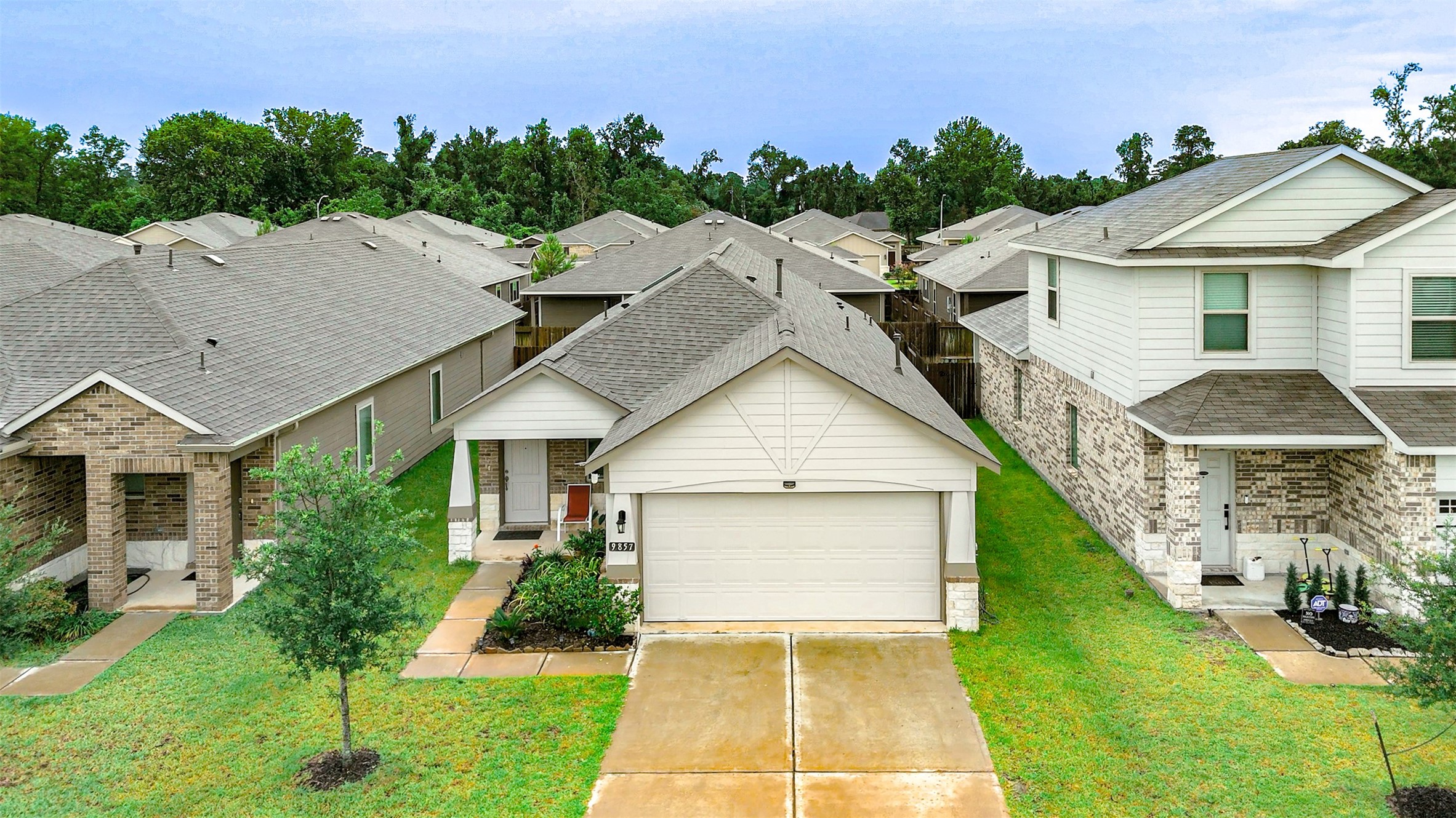 9857 Glen Brook Lane Property Photo 4