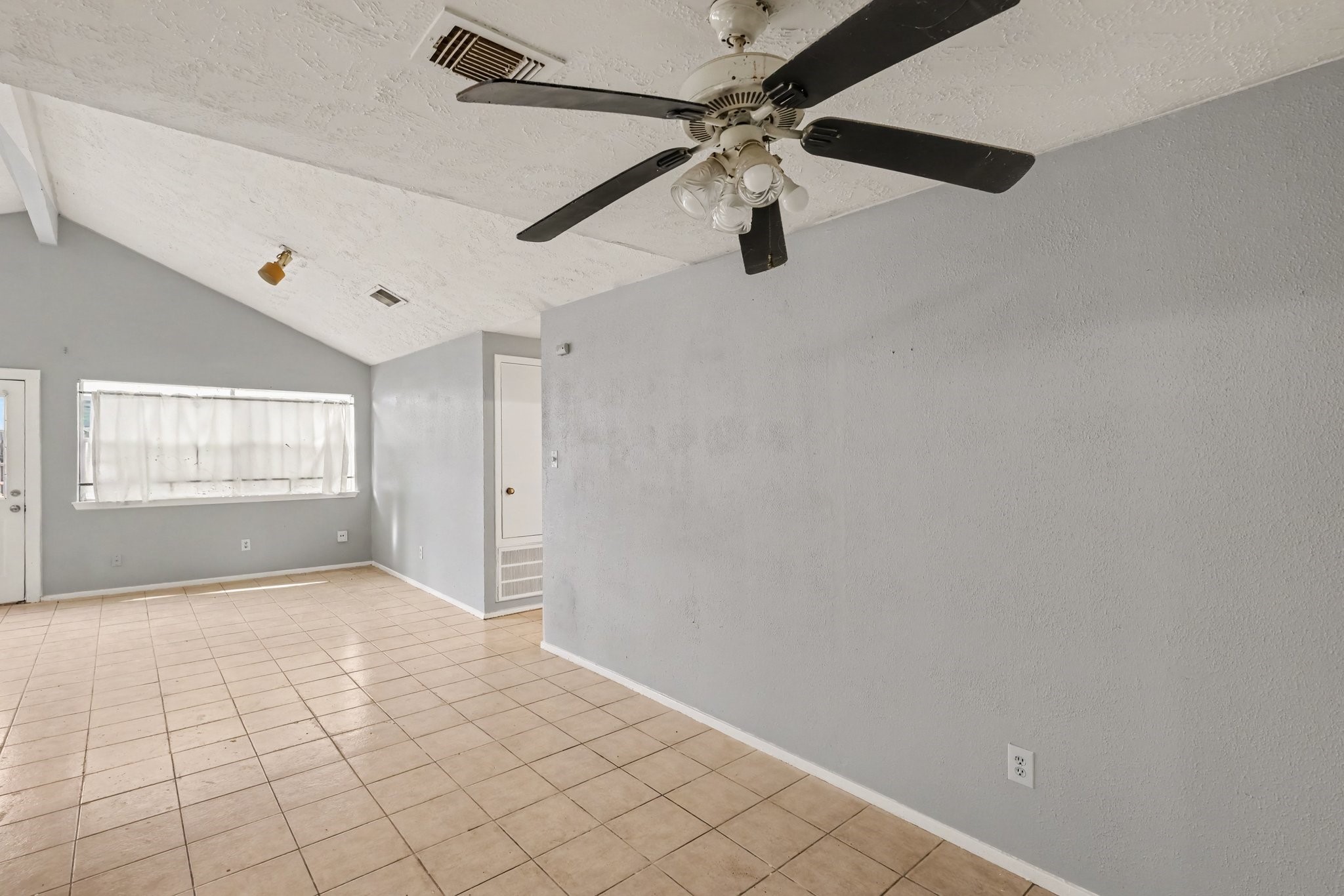 16428 Monte Carlo Lane Property Photo 8