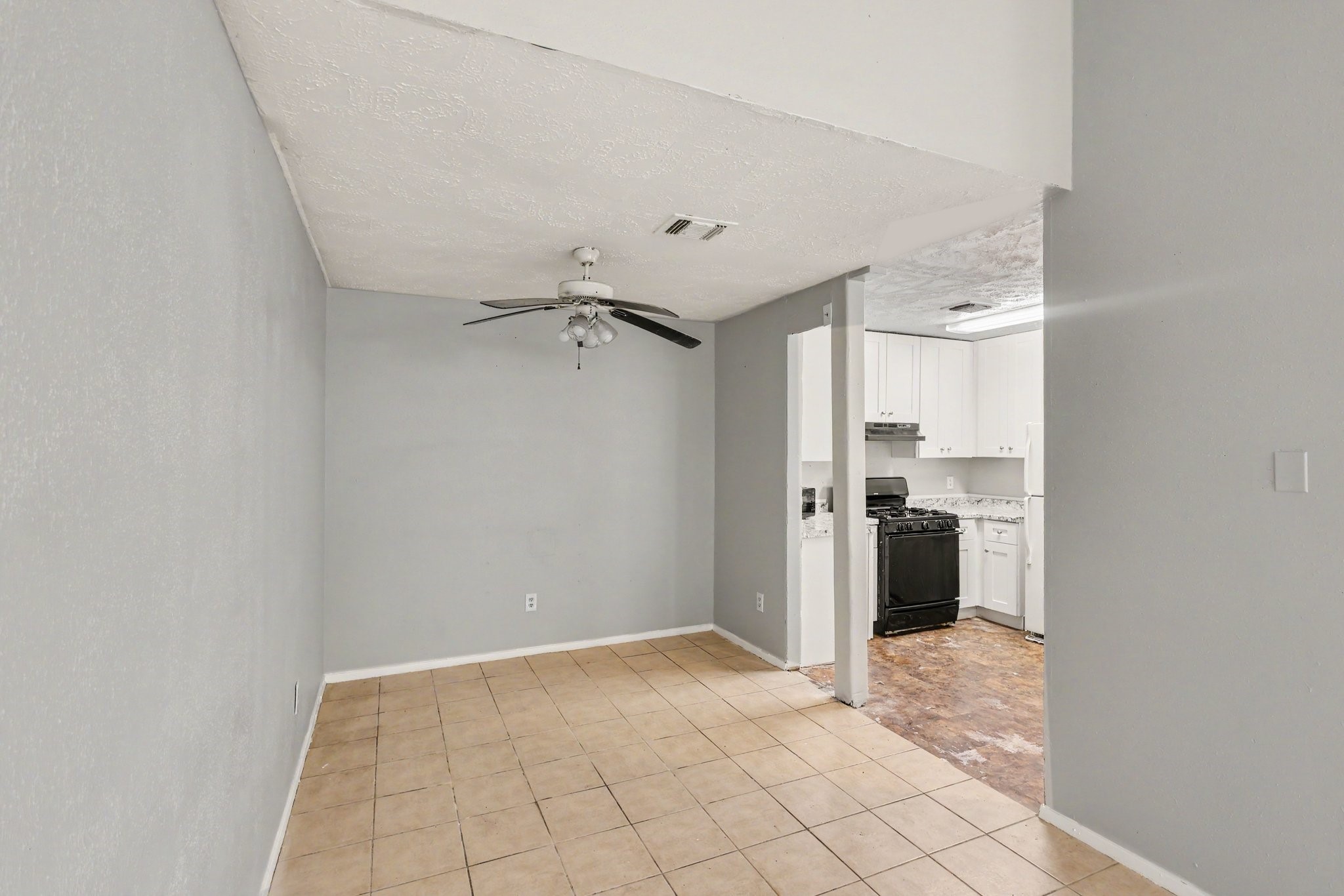 16428 Monte Carlo Lane Property Photo 10