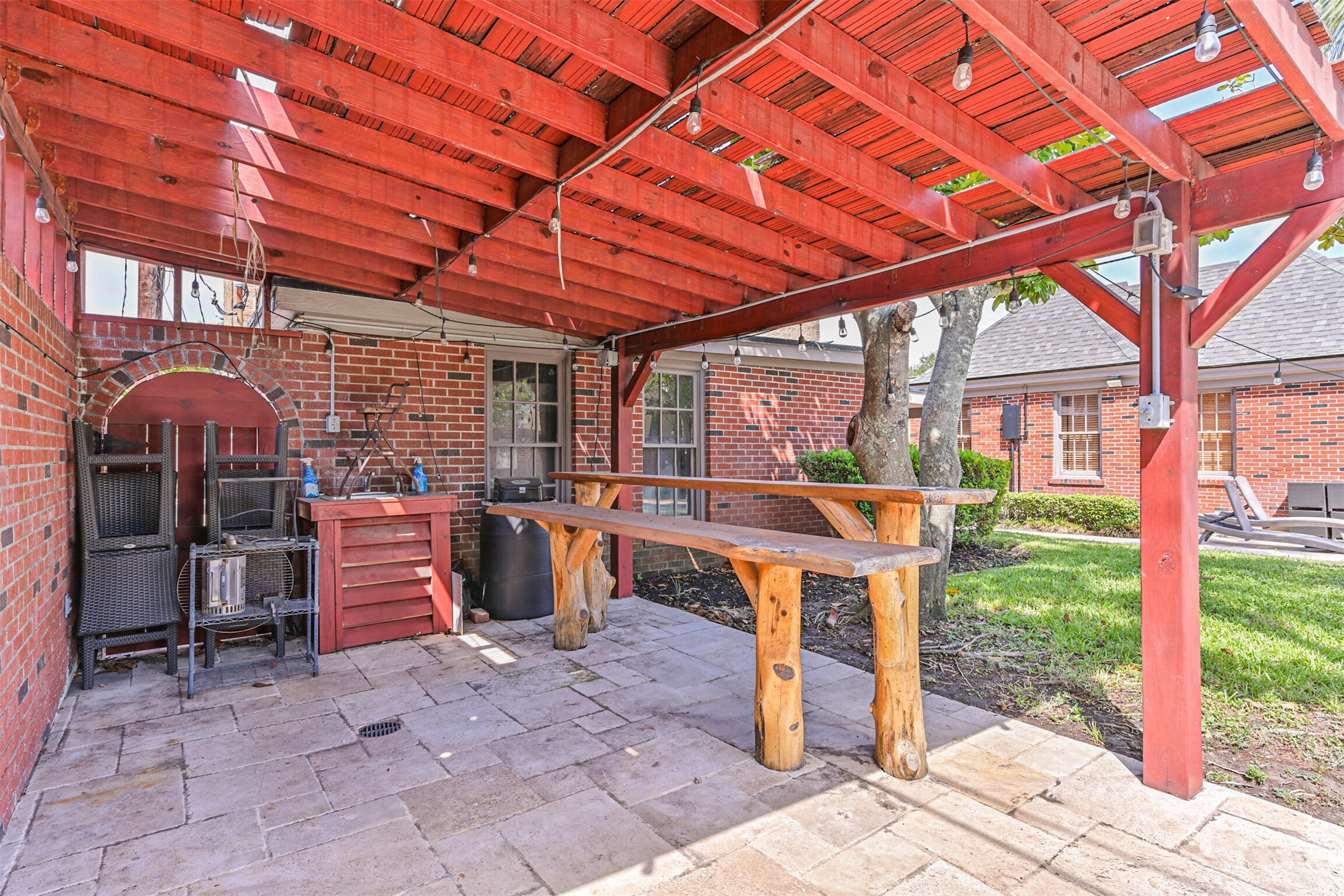 5023 Woodrow Ave Property Photo 14