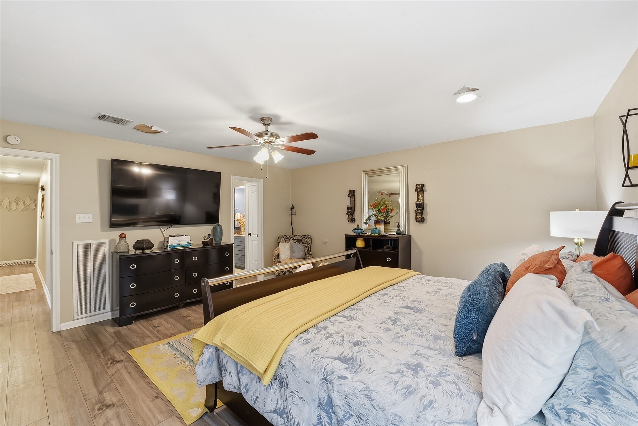 15326 La Mancha Drive Property Photo 10