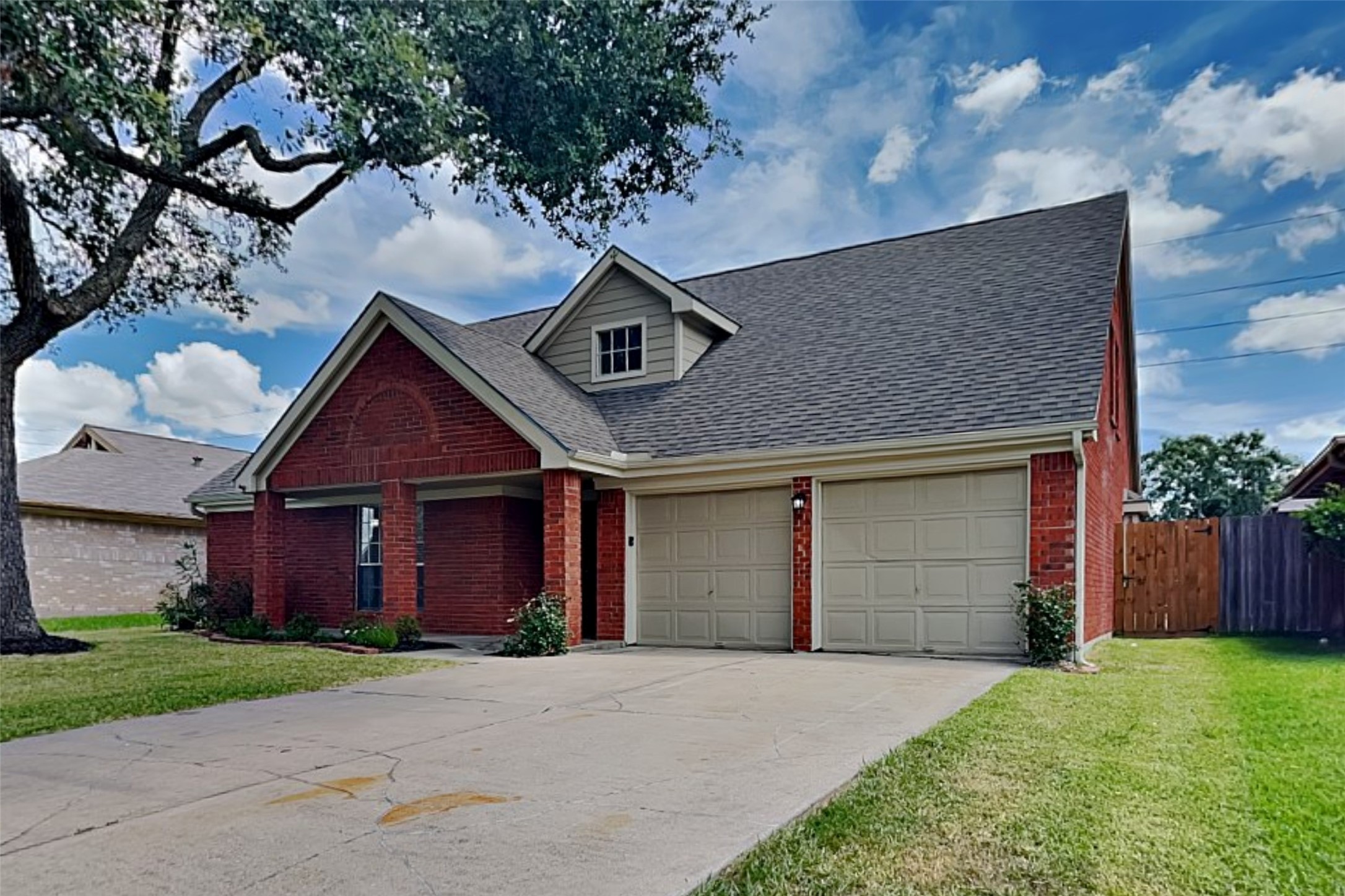 2915 Bentley Court Property Photo 1