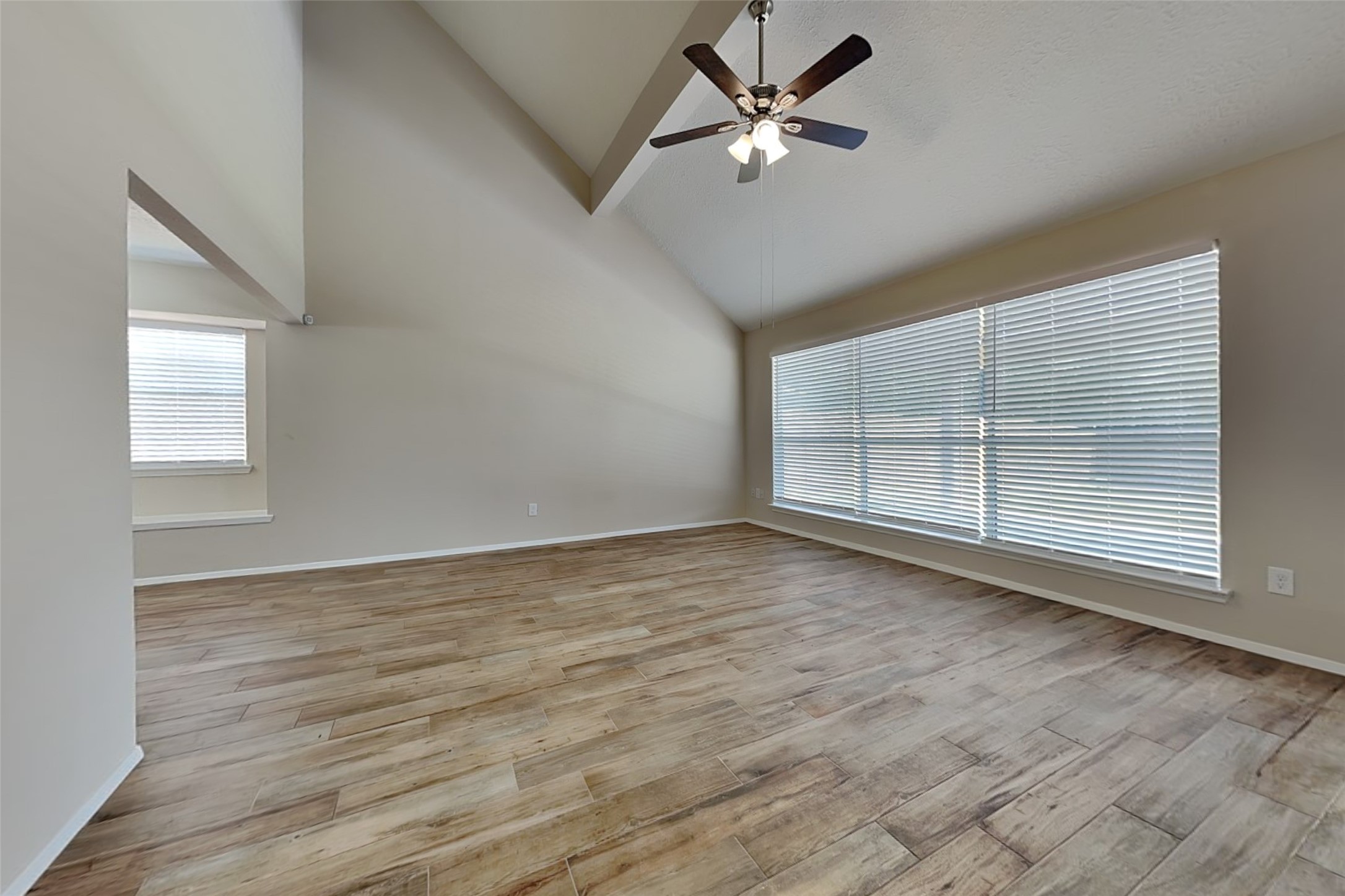 2915 Bentley Court Property Photo 2