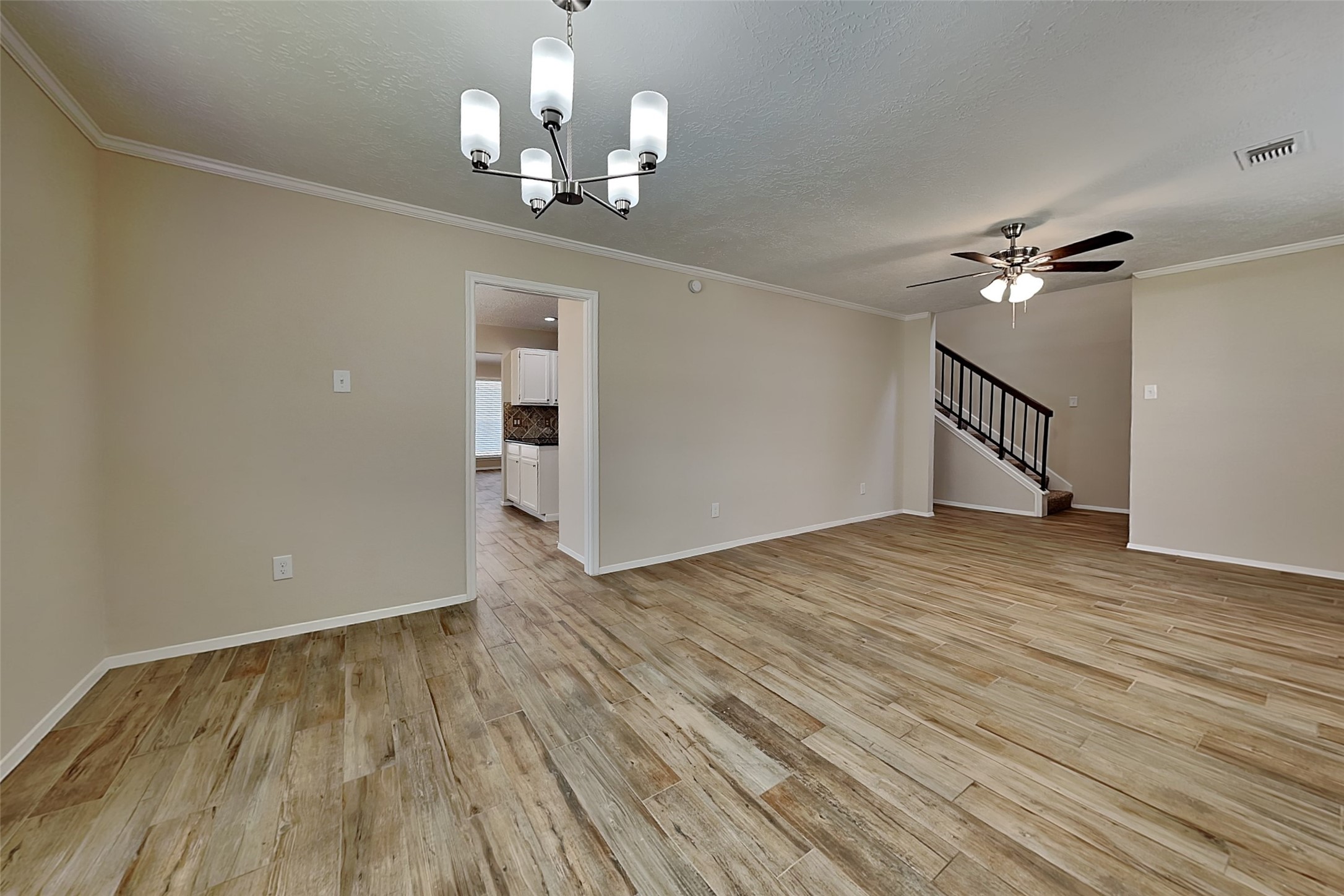 2915 Bentley Court Property Photo 3