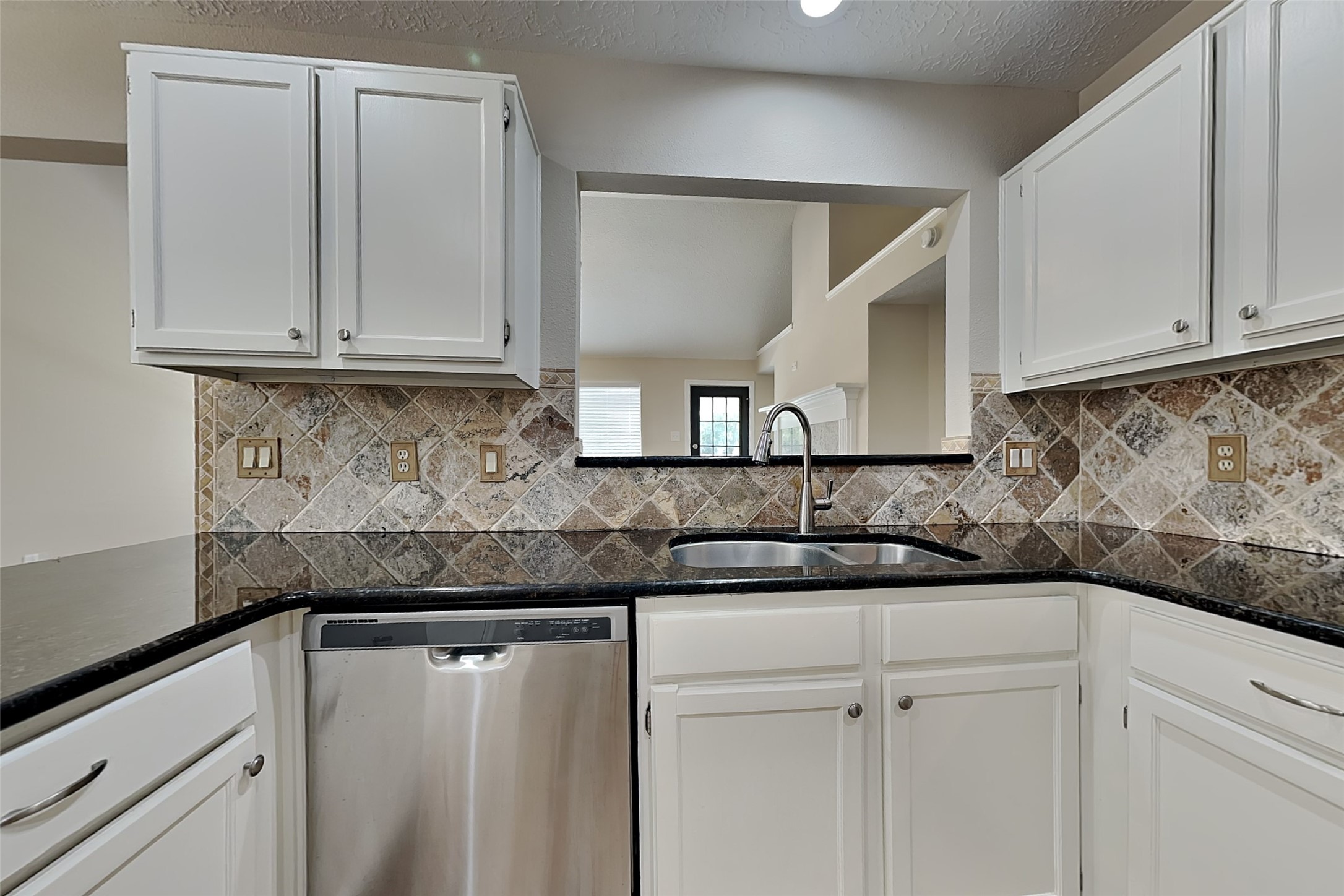 2915 Bentley Court Property Photo 6